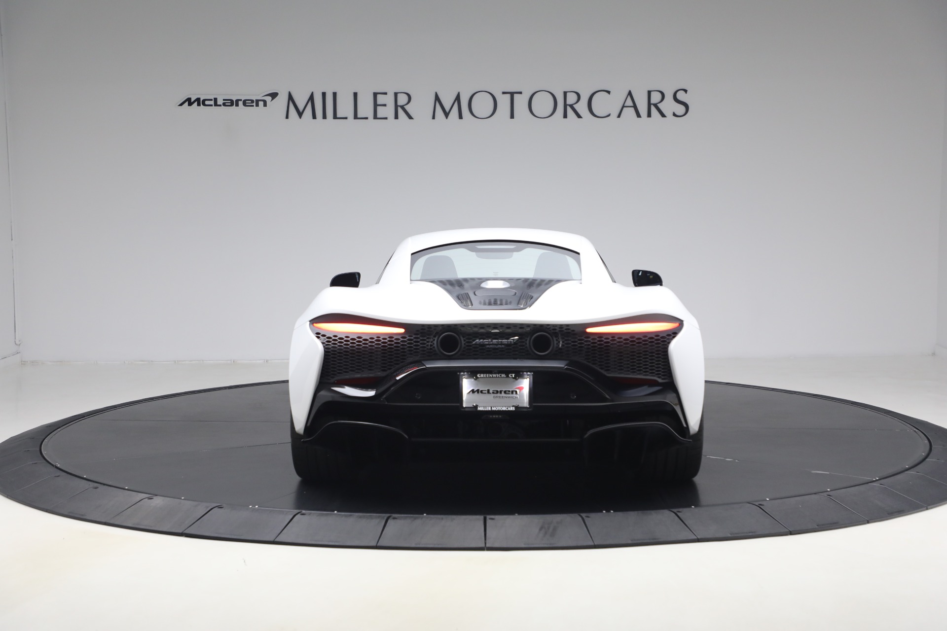 Used-2023-McLaren-Artura-TechLux