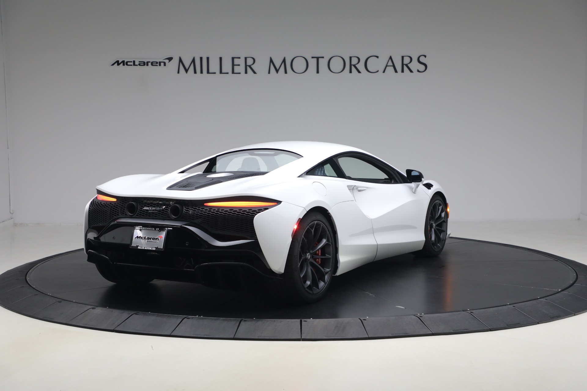 Used-2023-McLaren-Artura-TechLux