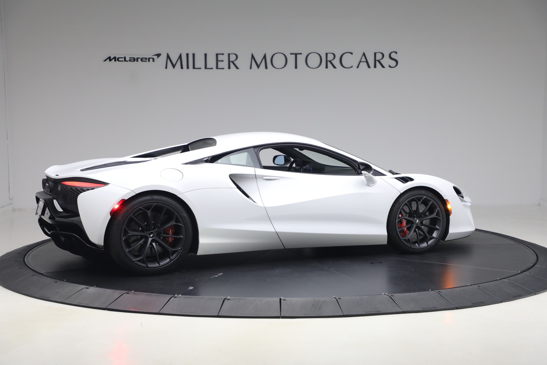 Used-2023-McLaren-Artura-TechLux