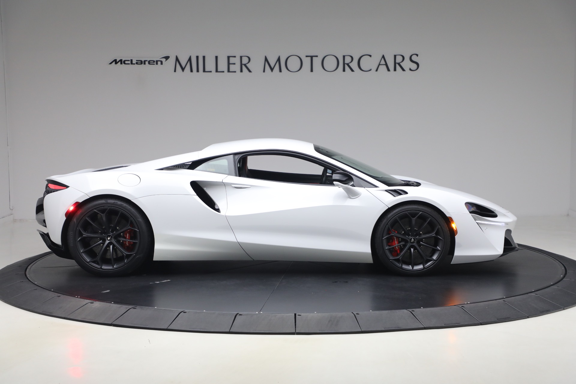 Used-2023-McLaren-Artura-TechLux