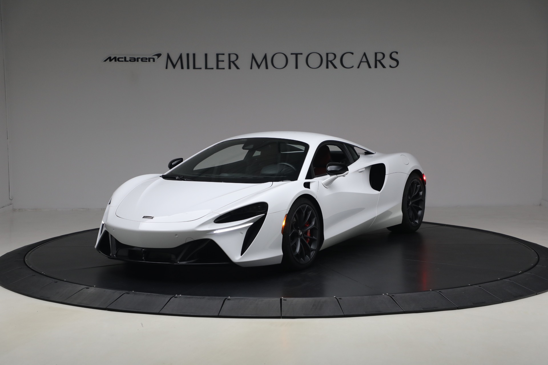 Used-2023-McLaren-Artura-TechLux