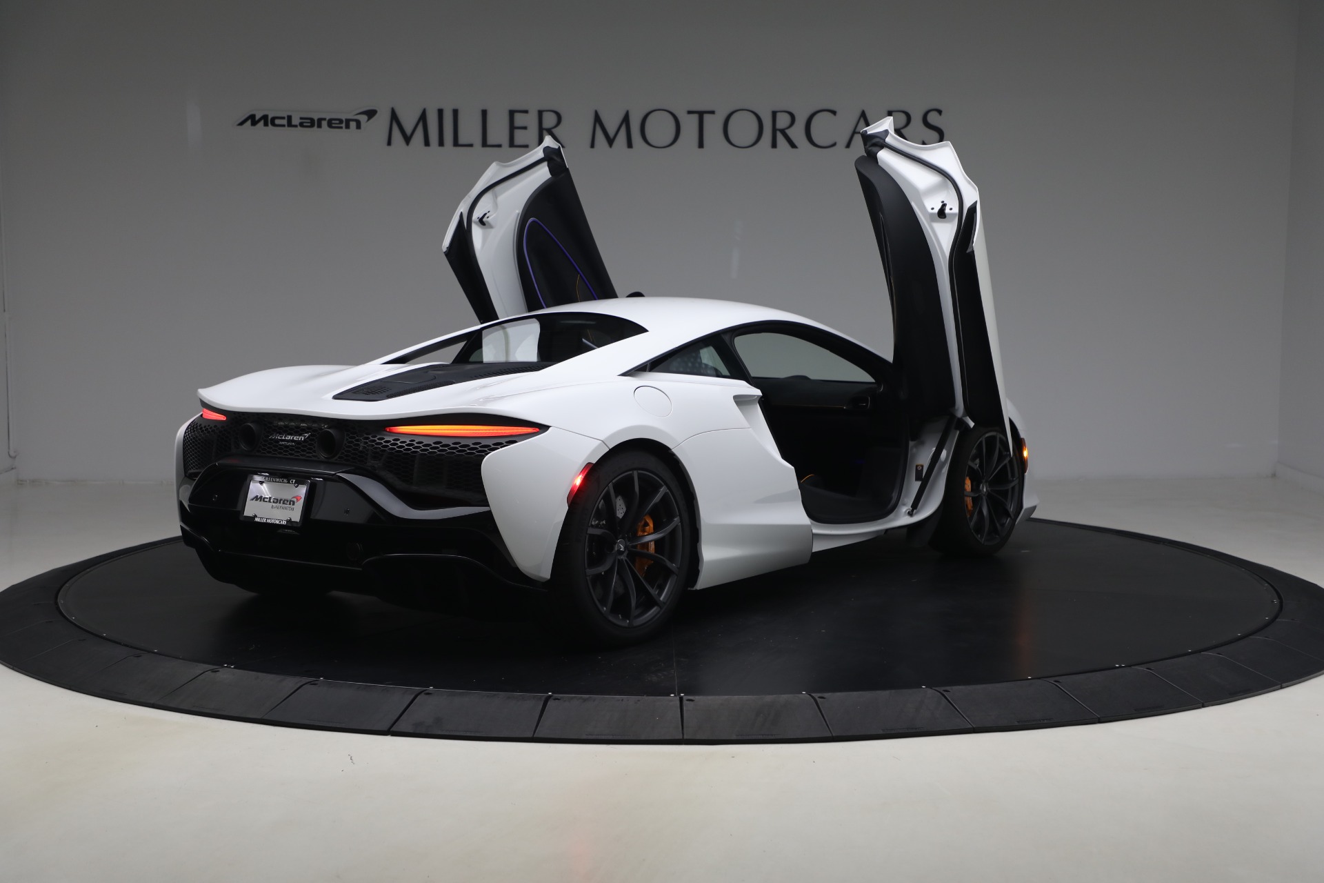 Used-2023-McLaren-Artura-Performance