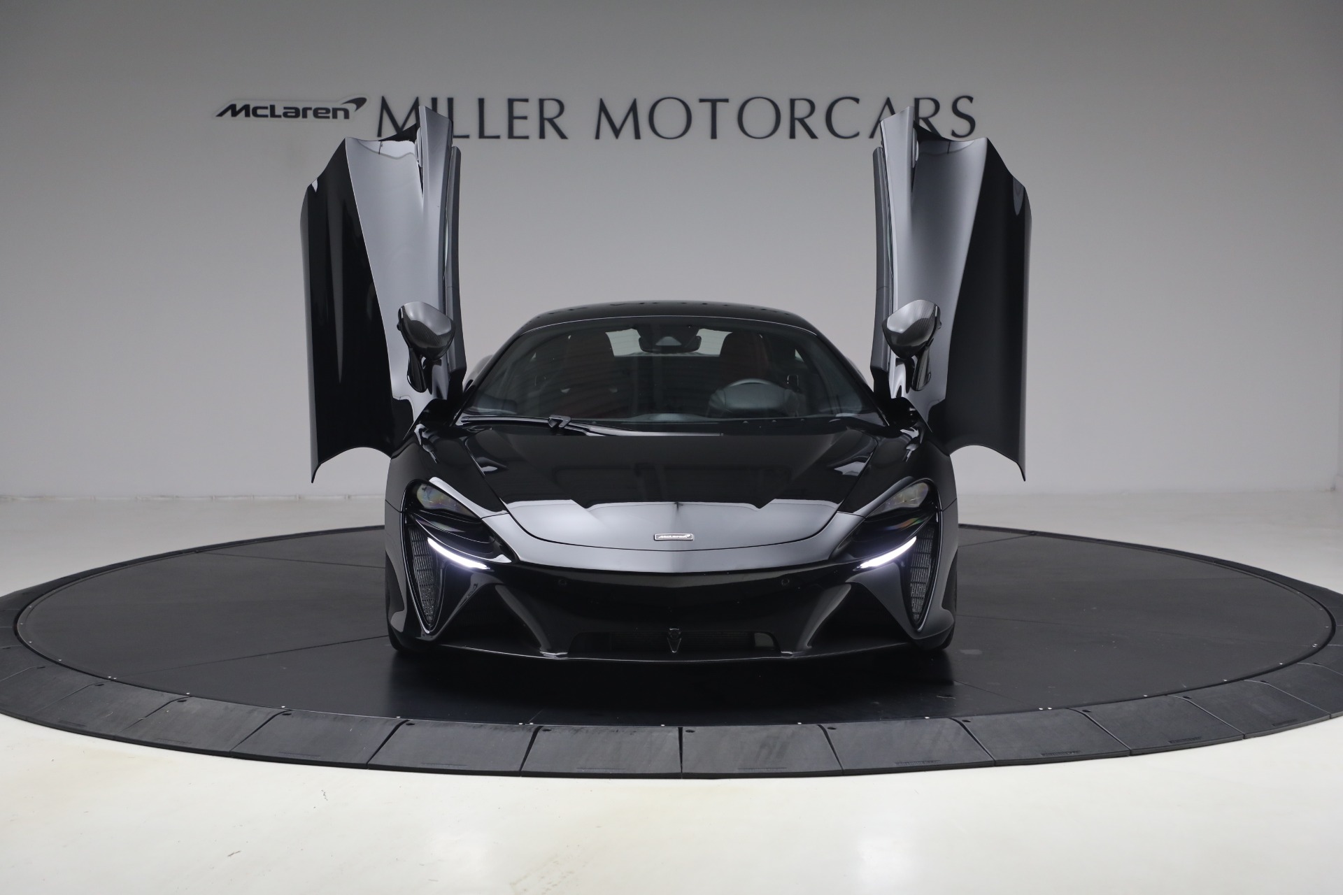 Used-2024-McLaren-Artura-TechLux