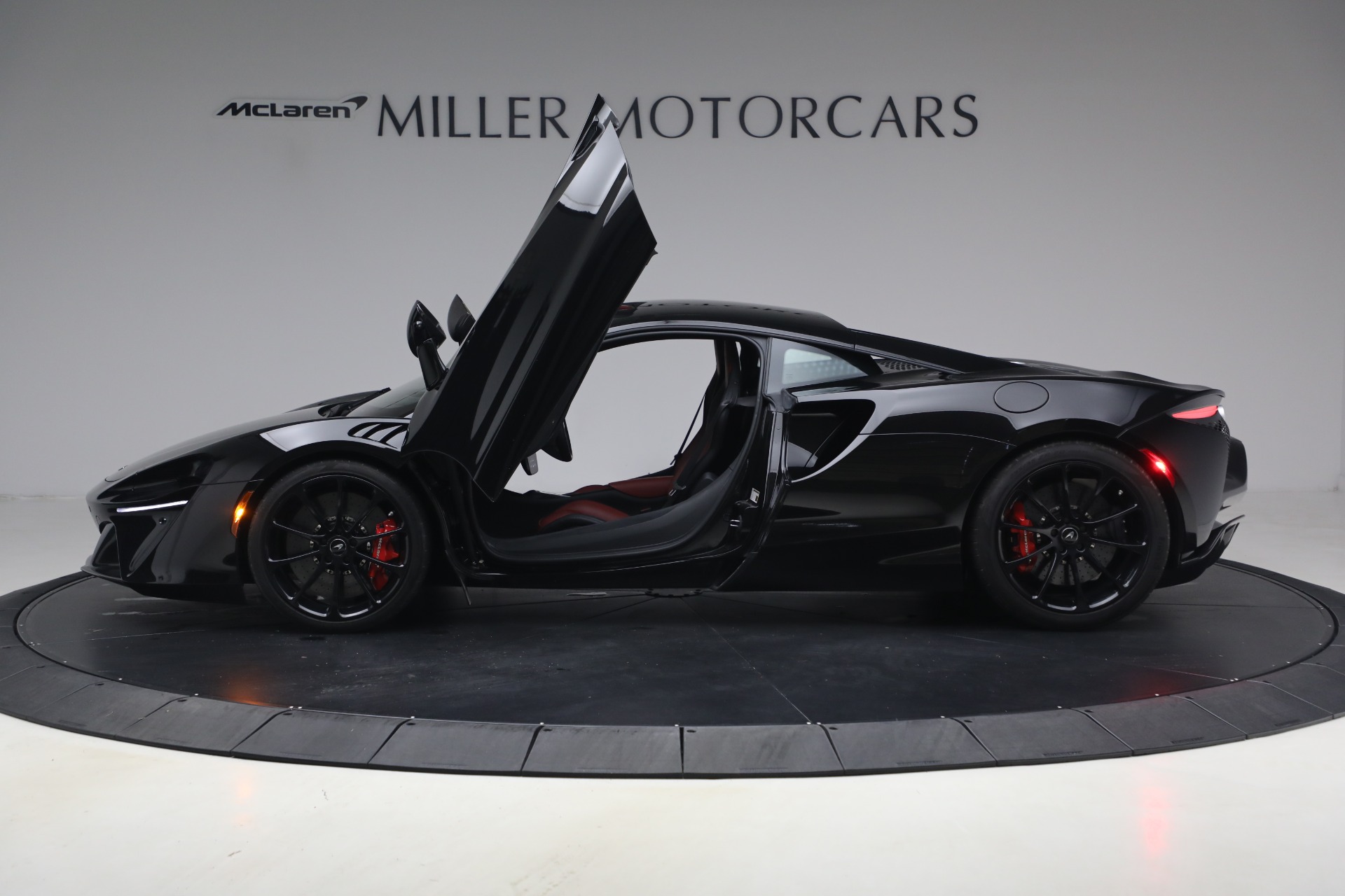 Used-2024-McLaren-Artura-TechLux