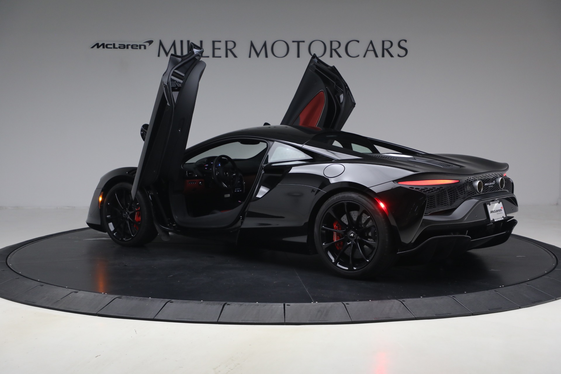 Used-2024-McLaren-Artura-TechLux