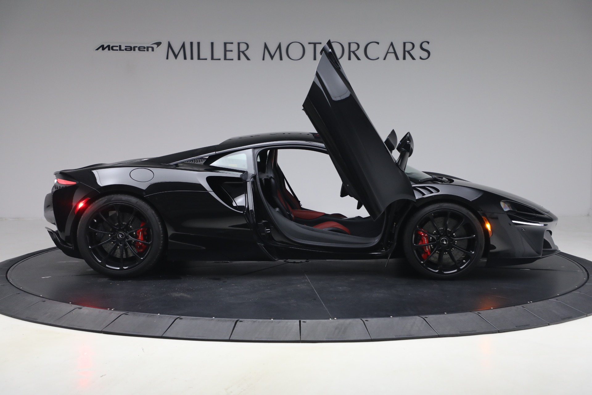 Used-2024-McLaren-Artura-TechLux