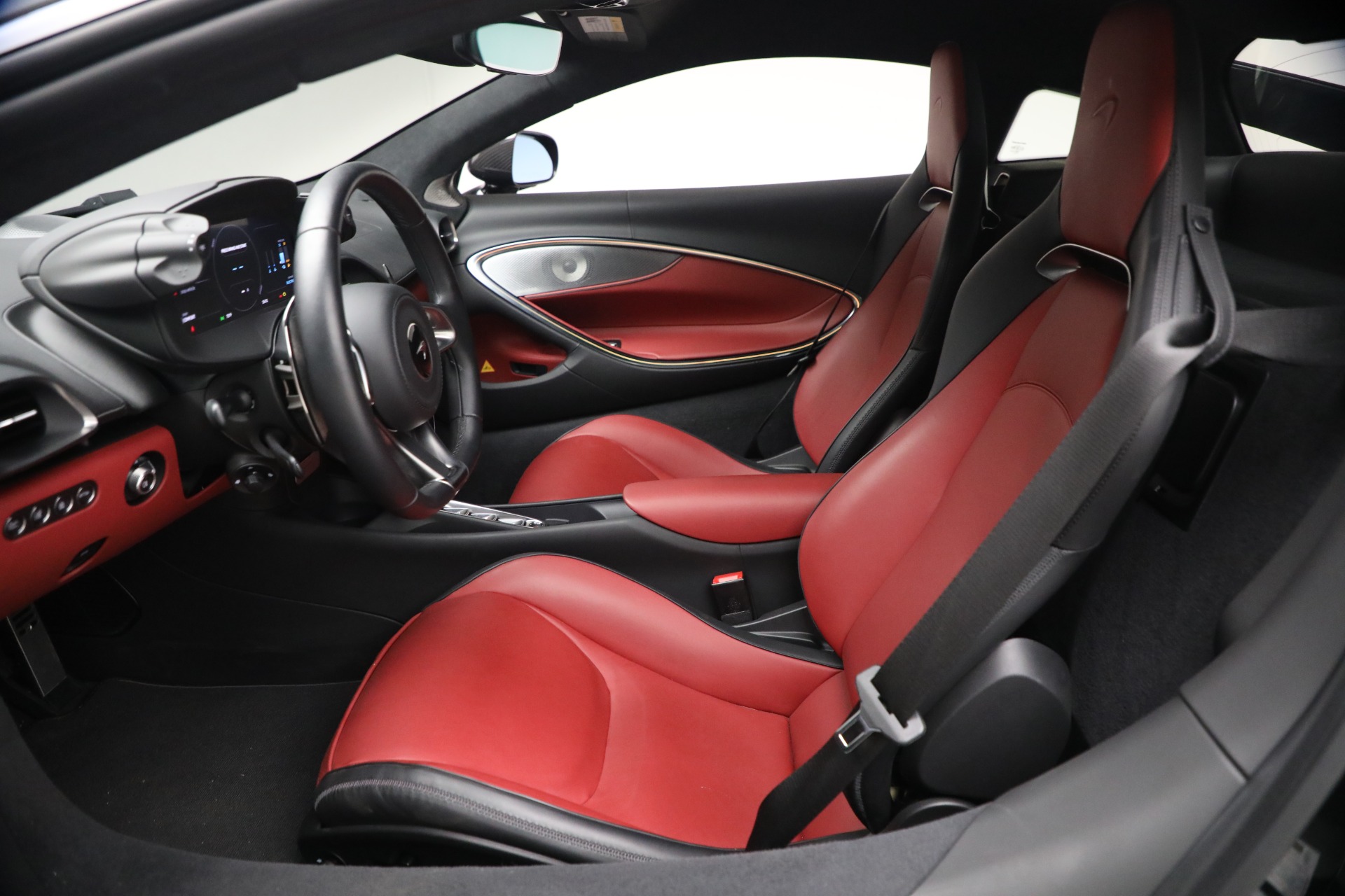 Used-2024-McLaren-Artura-TechLux