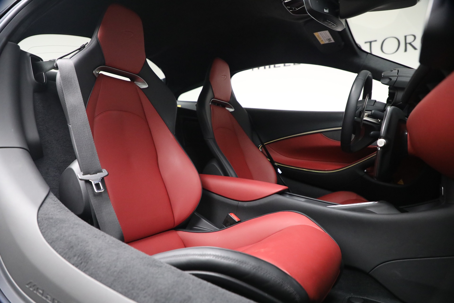 Used-2024-McLaren-Artura-TechLux