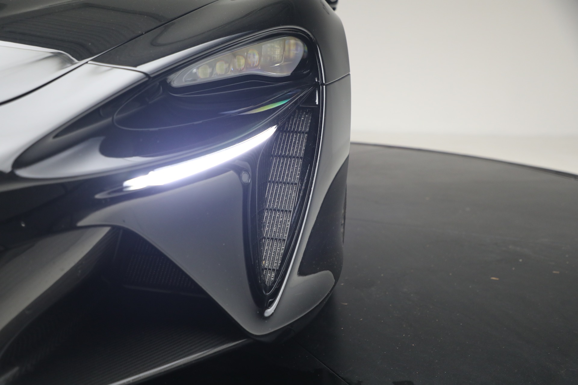 Used-2024-McLaren-Artura-TechLux