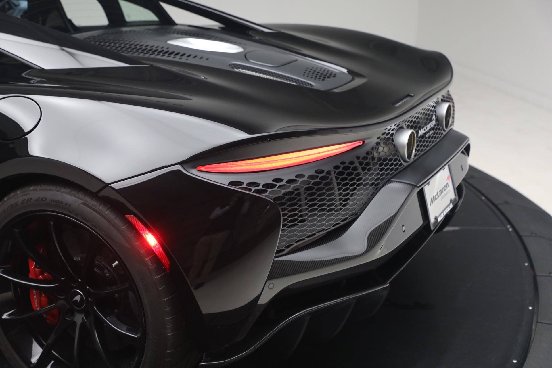 Used-2024-McLaren-Artura-TechLux
