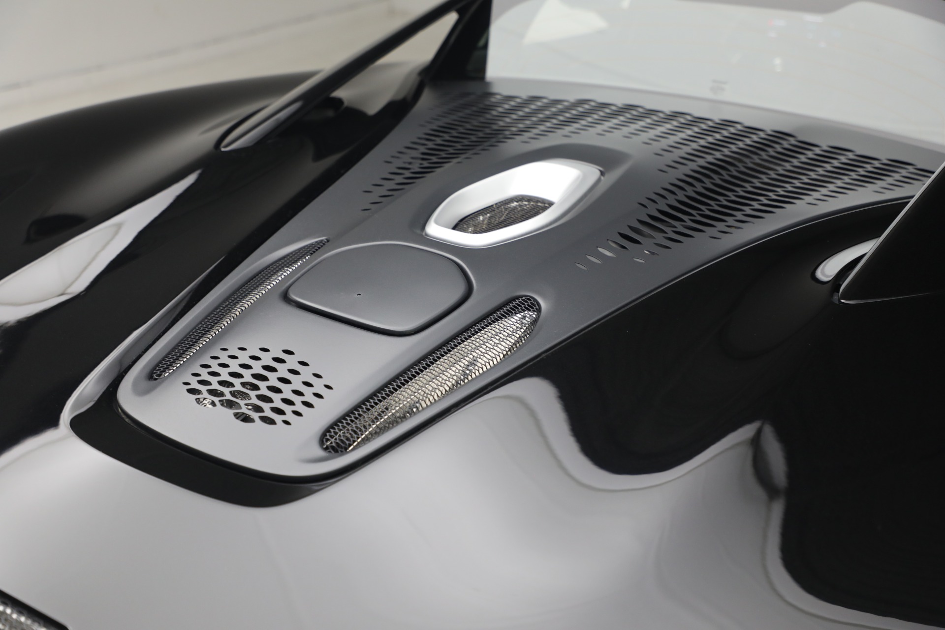 Used-2024-McLaren-Artura-TechLux