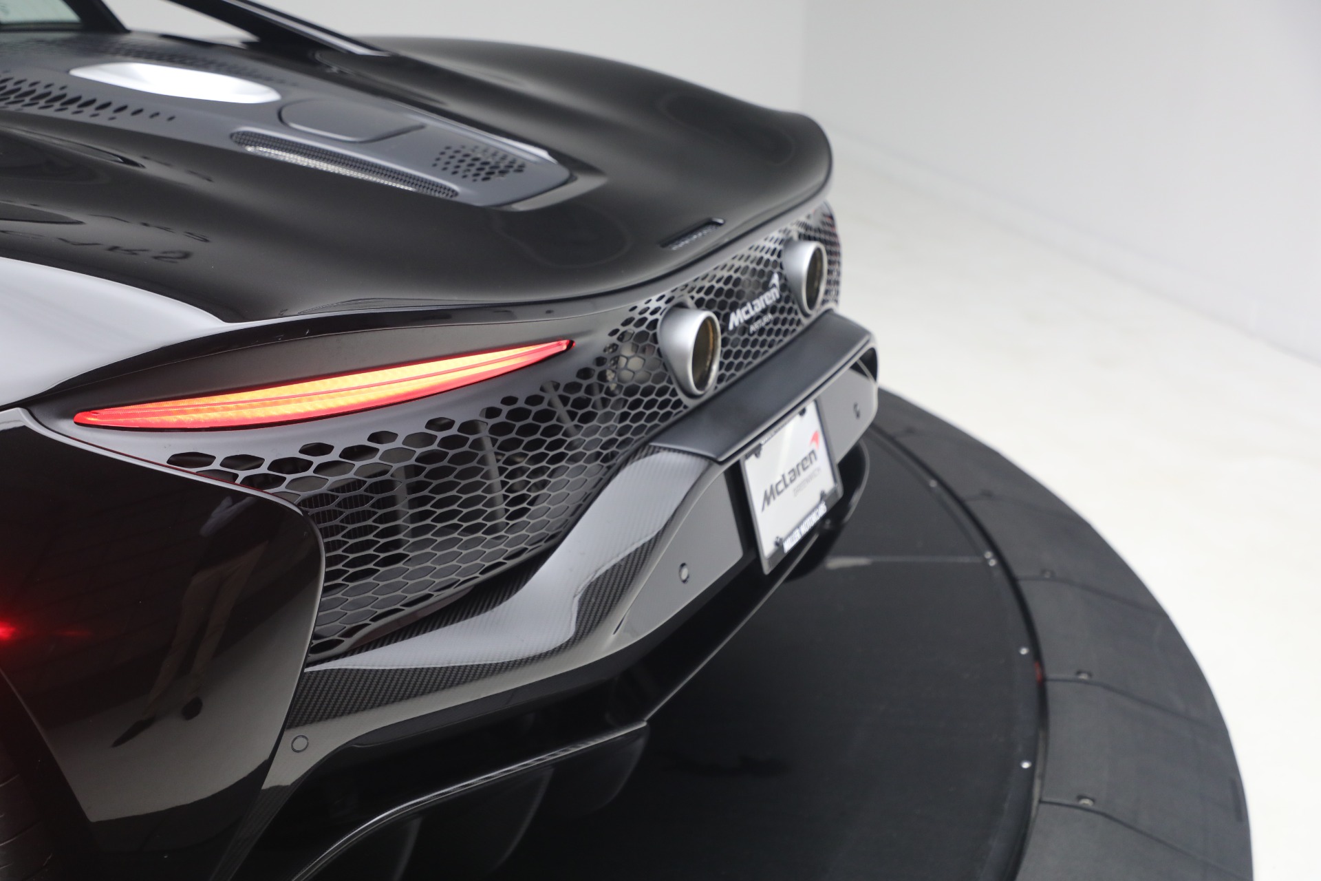 Used-2024-McLaren-Artura-TechLux