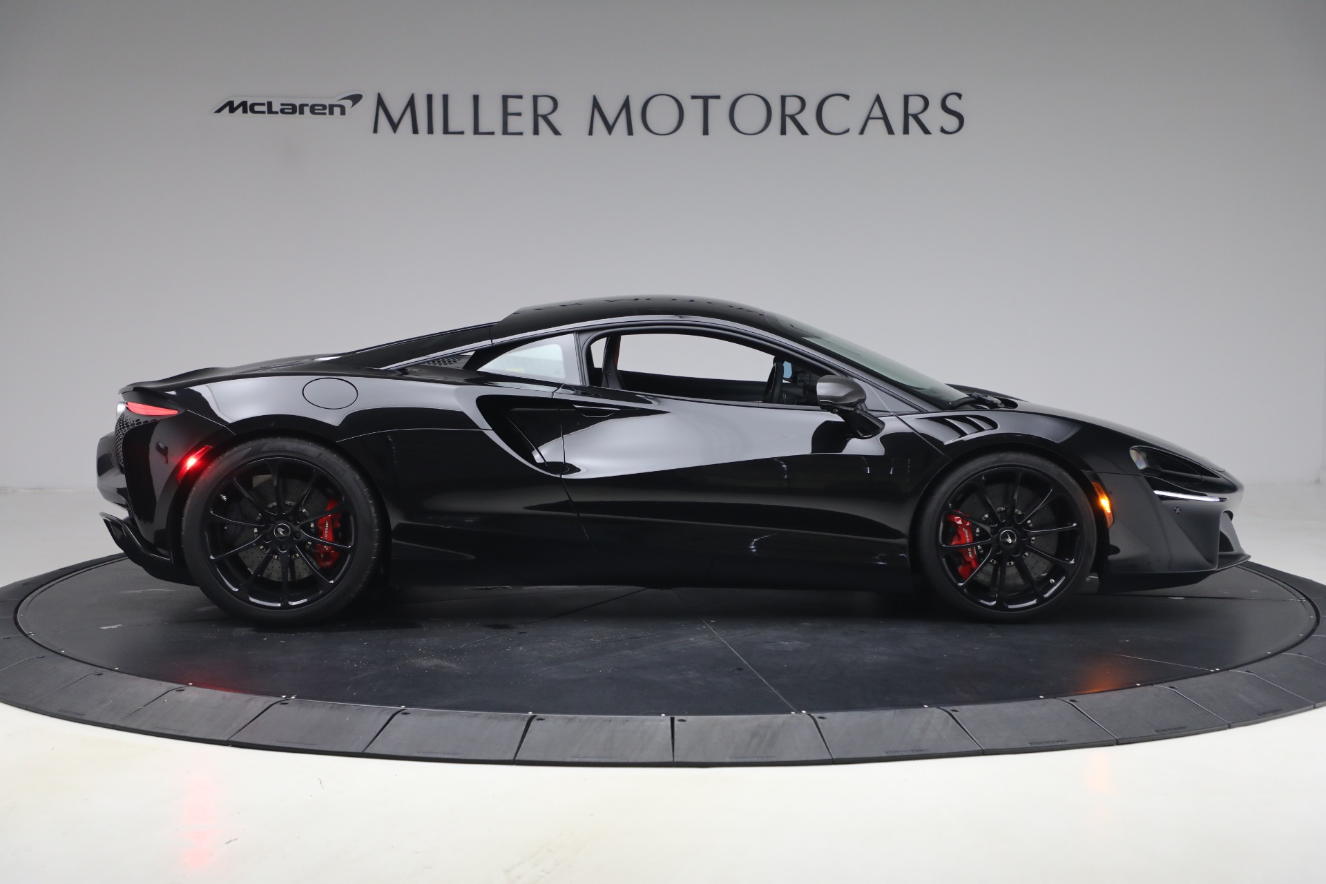 Used-2024-McLaren-Artura-TechLux