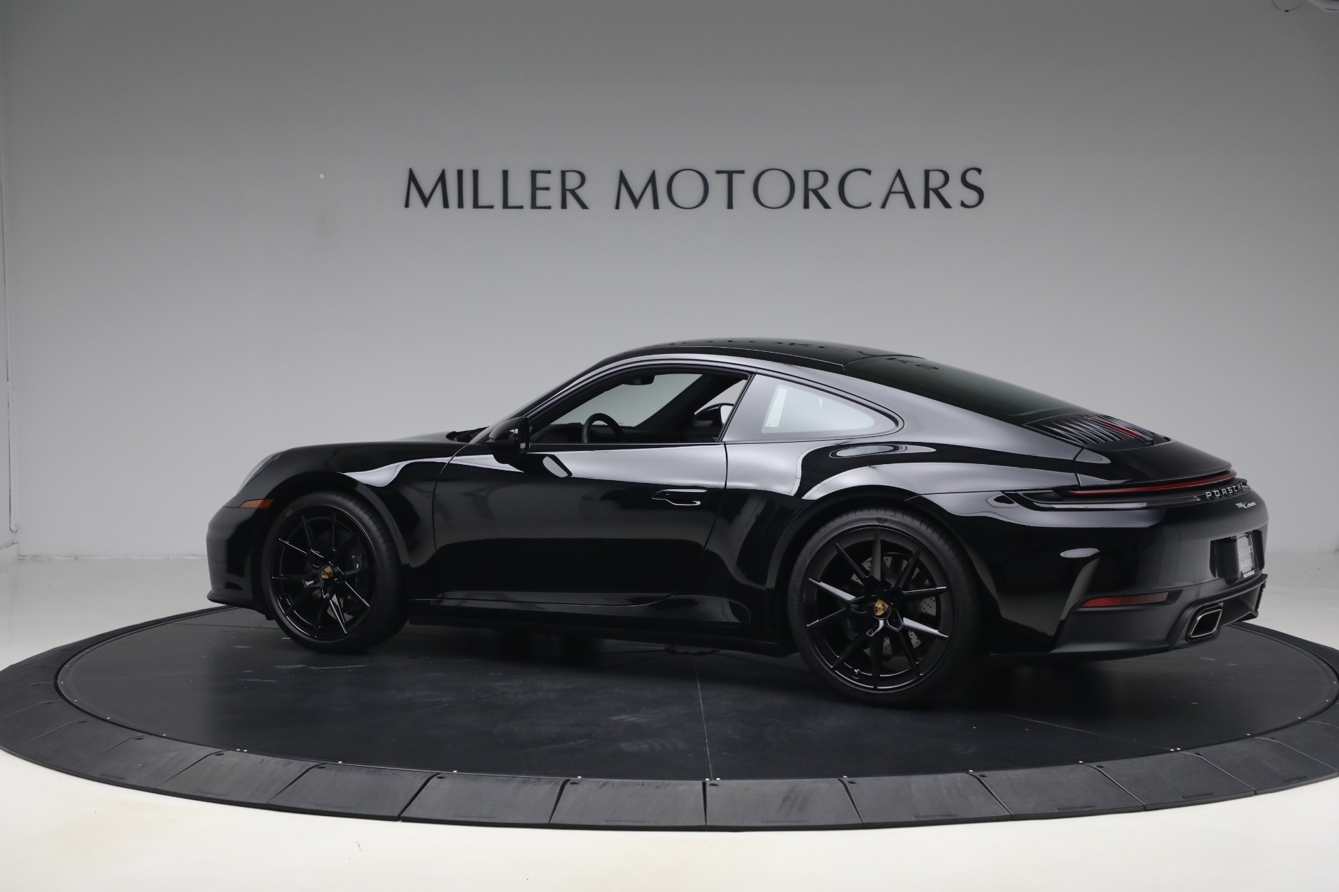 Used-2025-Porsche-911-Carrera