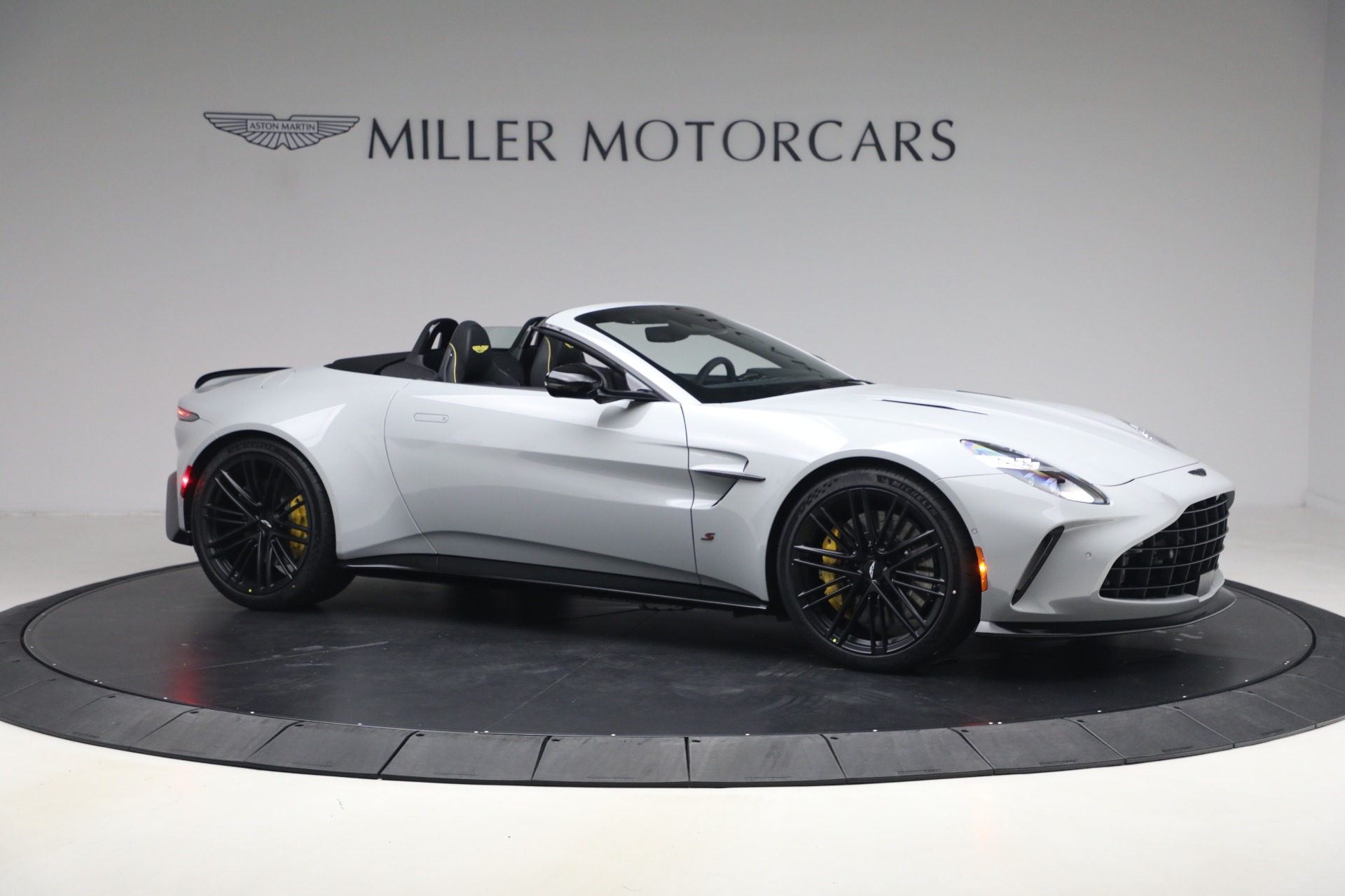 New-2026-Aston-Martin-Vantage-S-Roadster