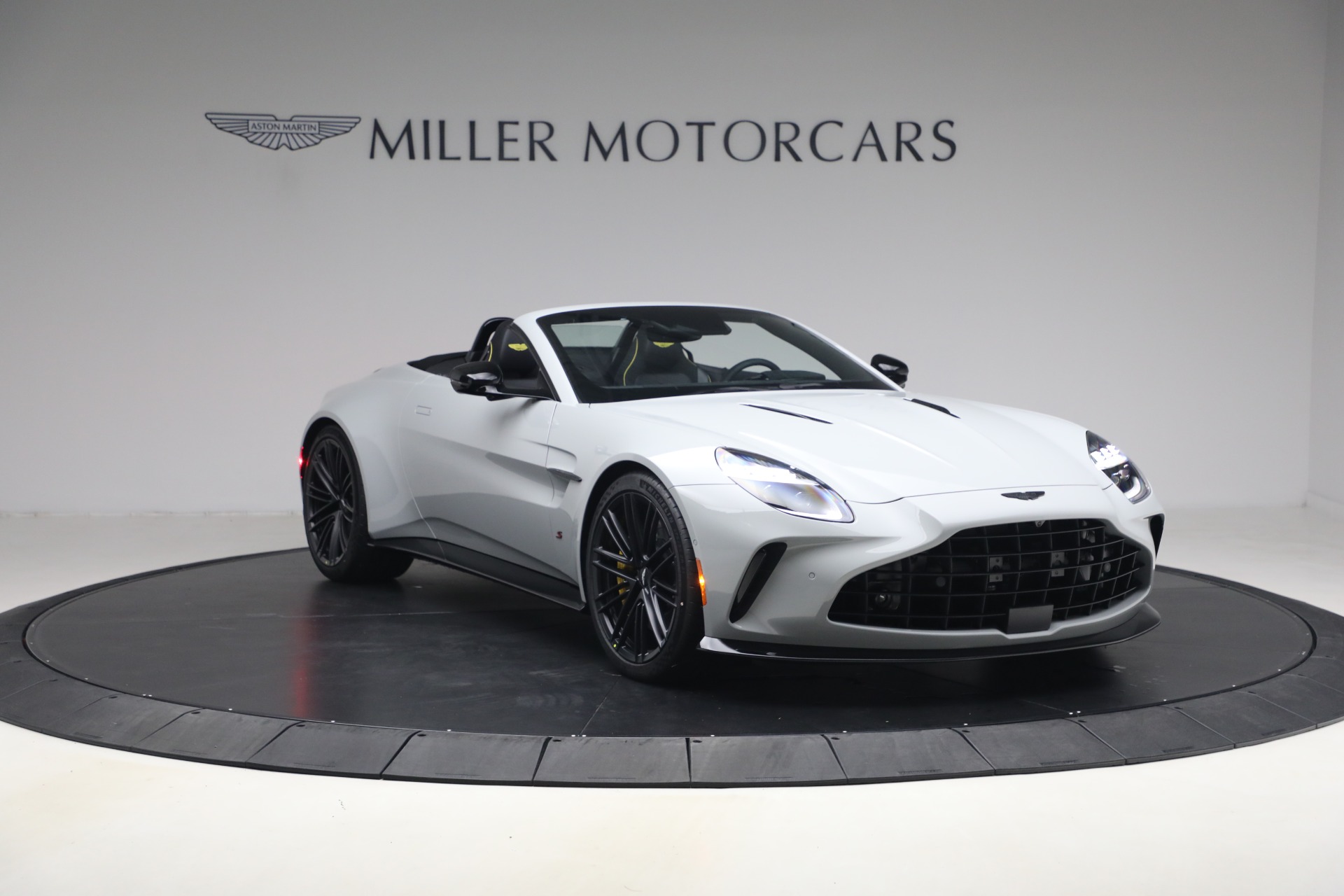 New-2026-Aston-Martin-Vantage-S-Roadster