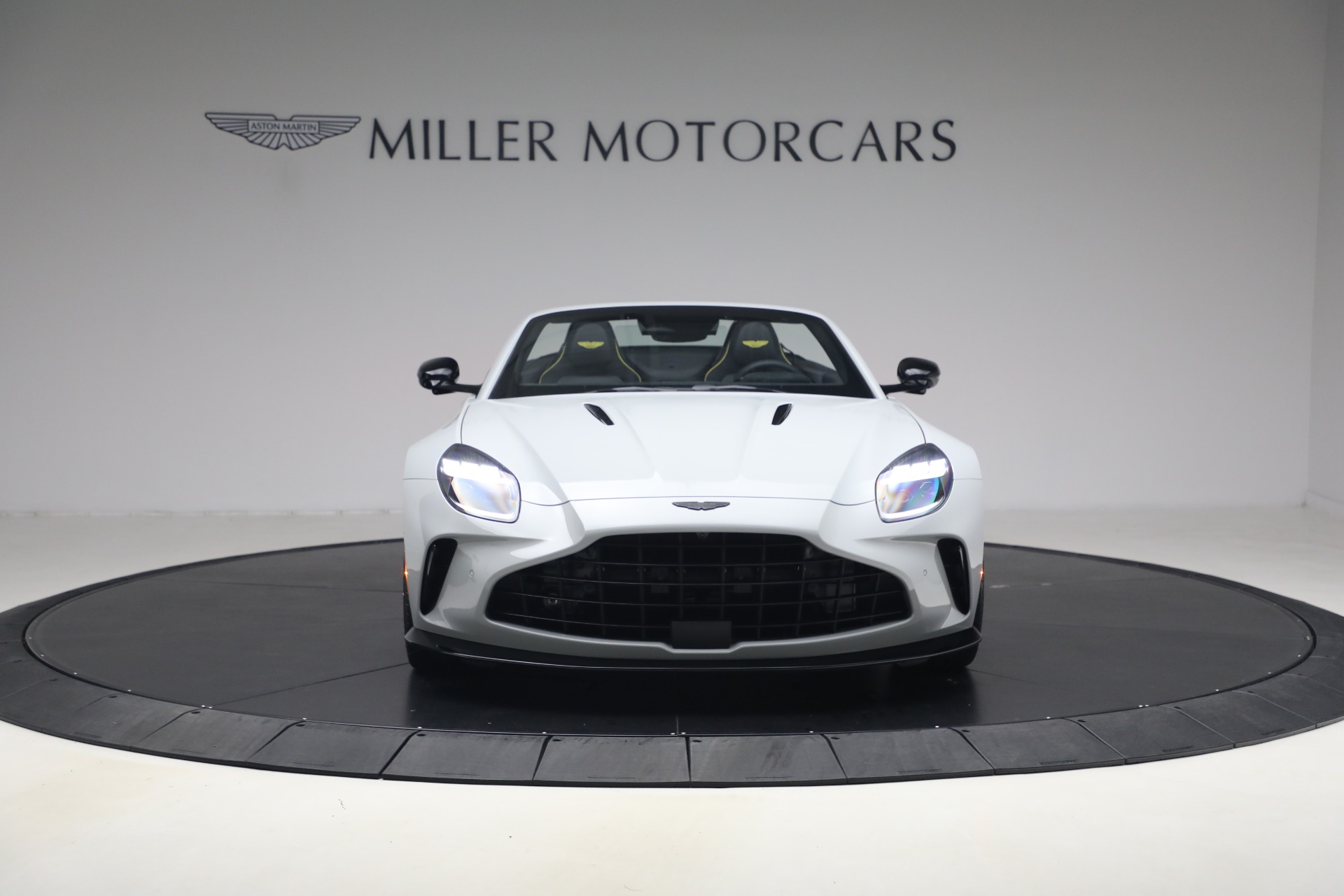 New-2026-Aston-Martin-Vantage-S-Roadster