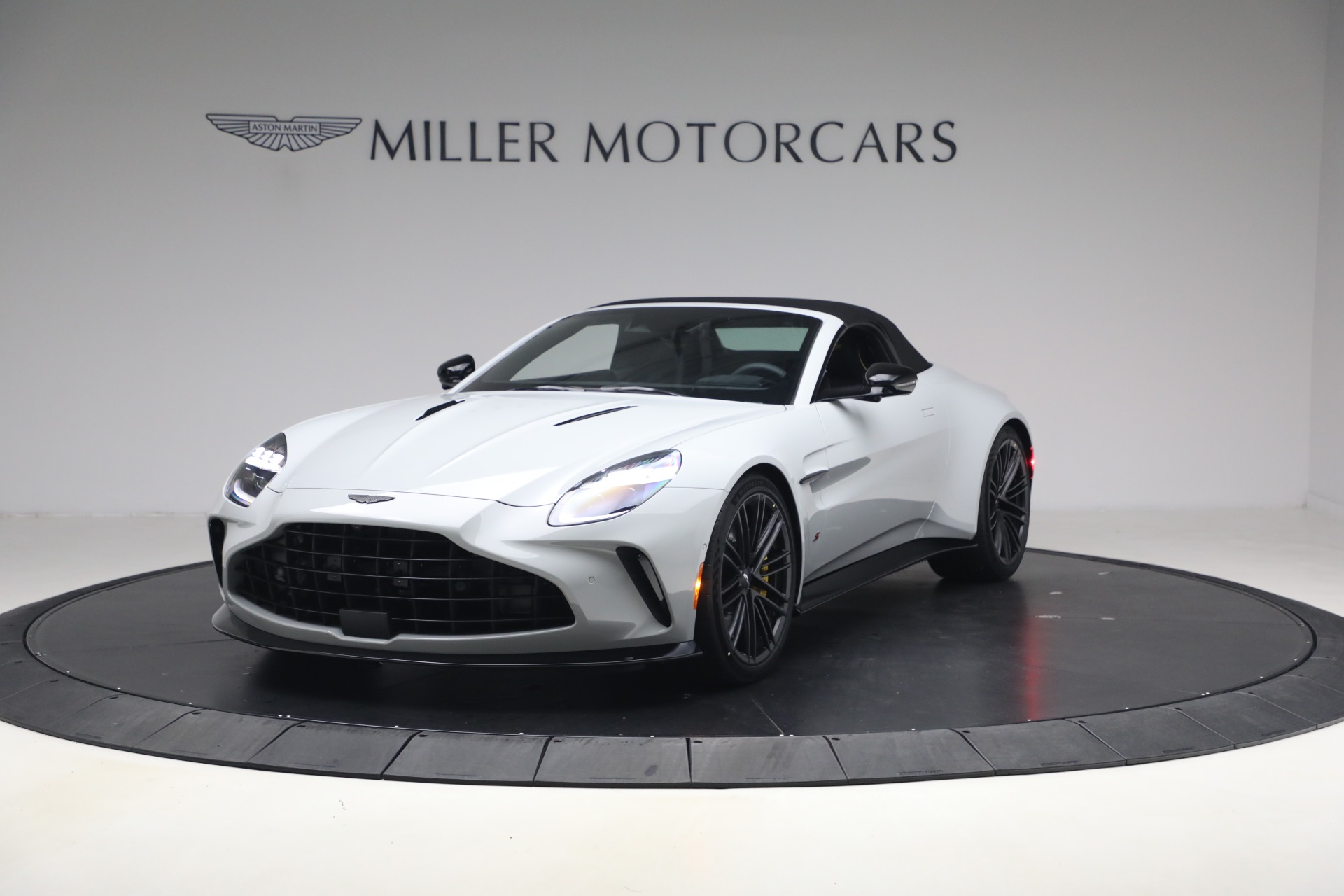 New-2026-Aston-Martin-Vantage-S-Roadster