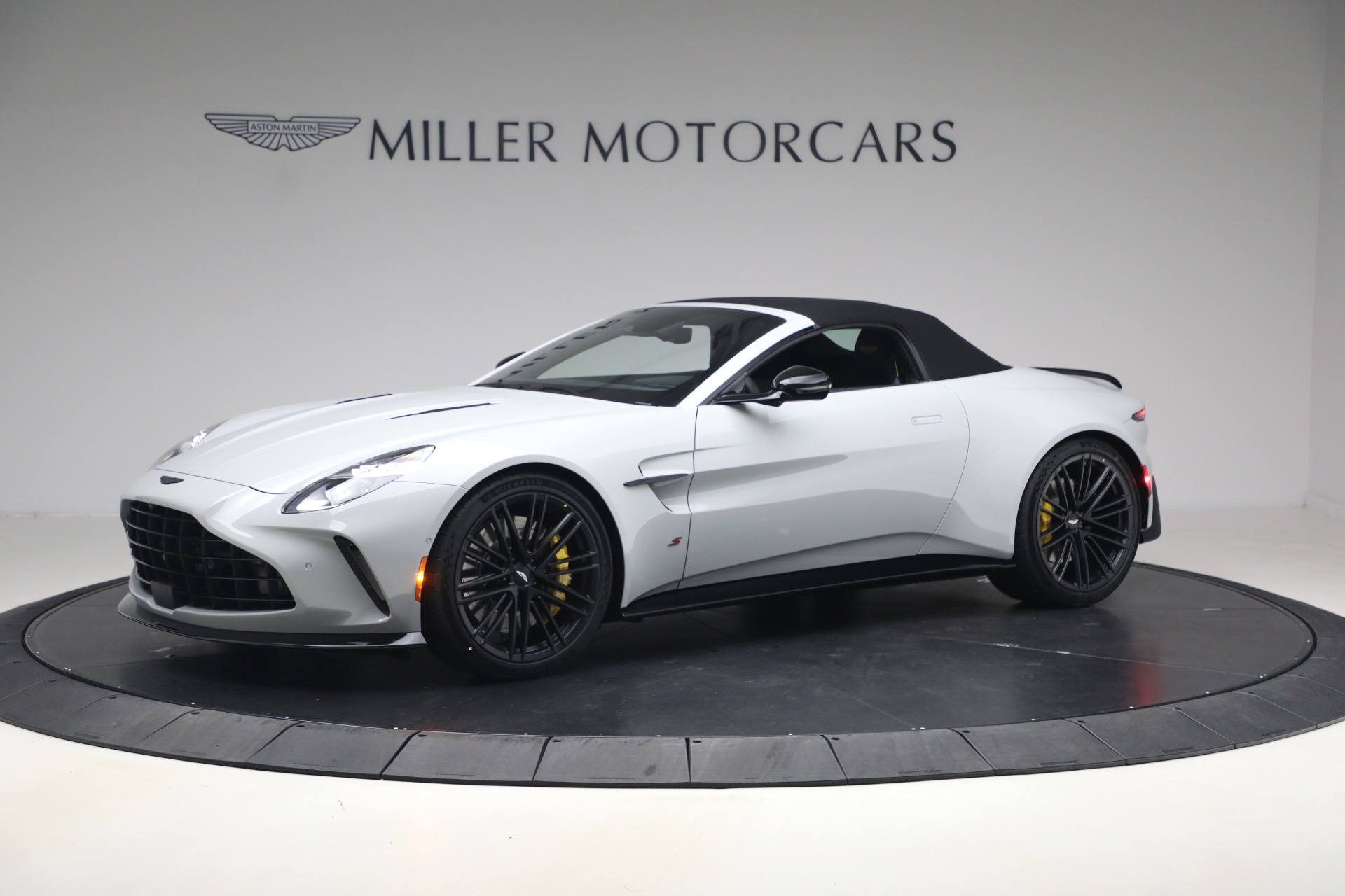 New-2026-Aston-Martin-Vantage-S-Roadster