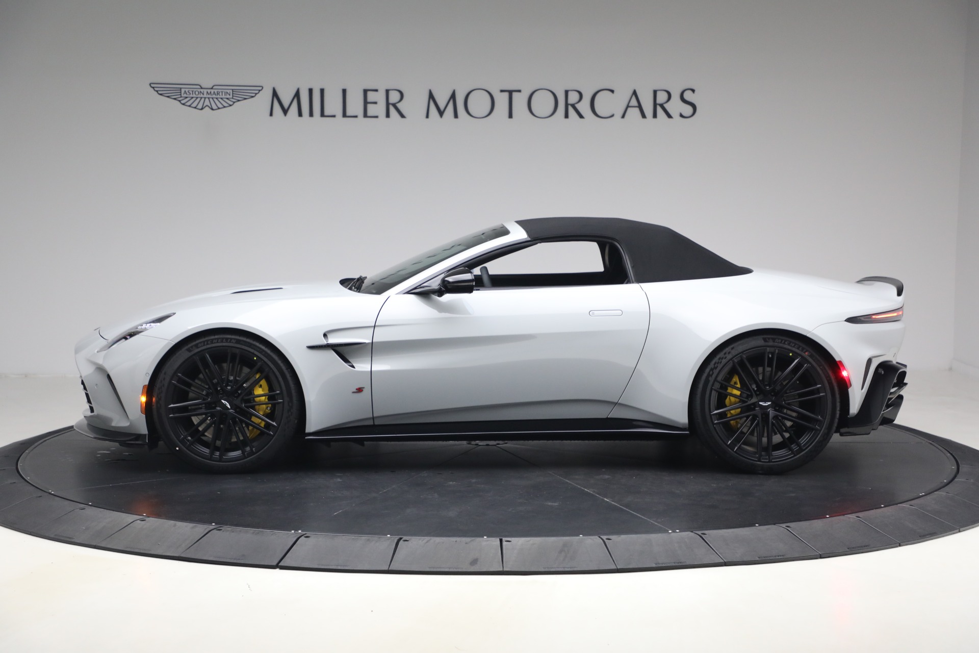New-2026-Aston-Martin-Vantage-S-Roadster