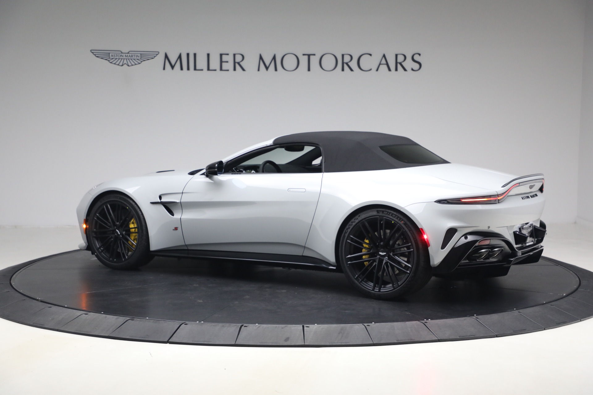 New-2026-Aston-Martin-Vantage-S-Roadster