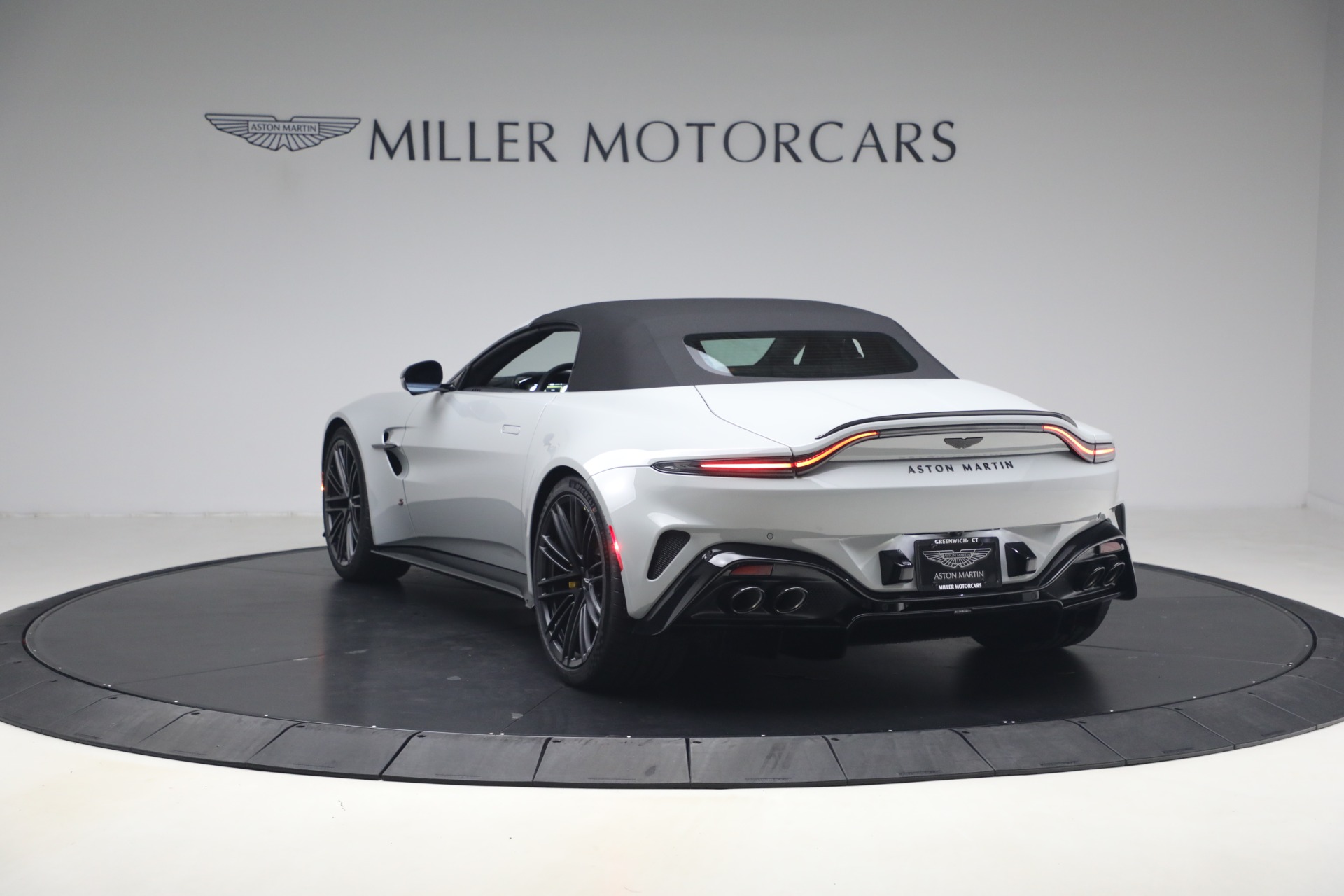 New-2026-Aston-Martin-Vantage-S-Roadster