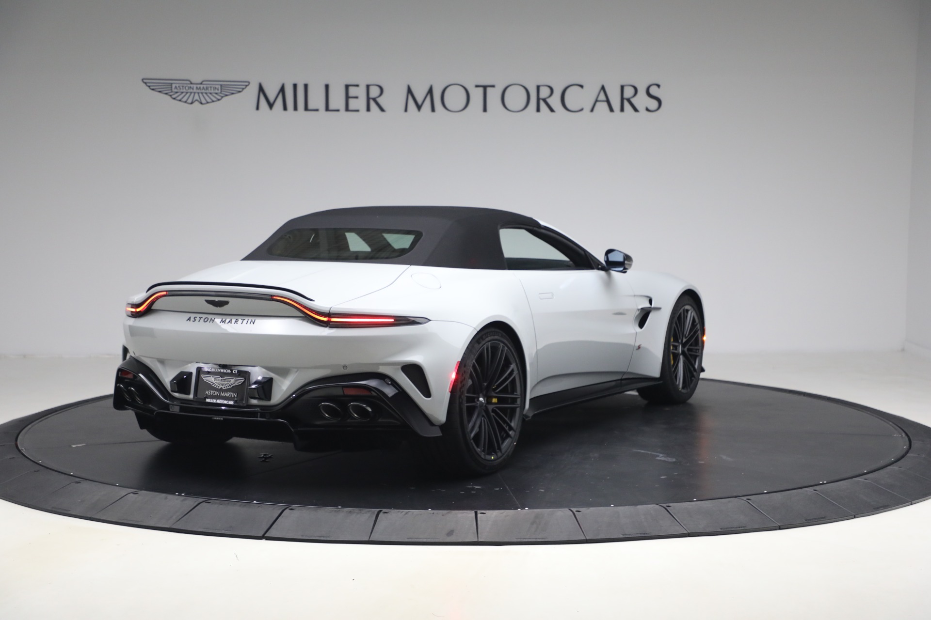 New-2026-Aston-Martin-Vantage-S-Roadster
