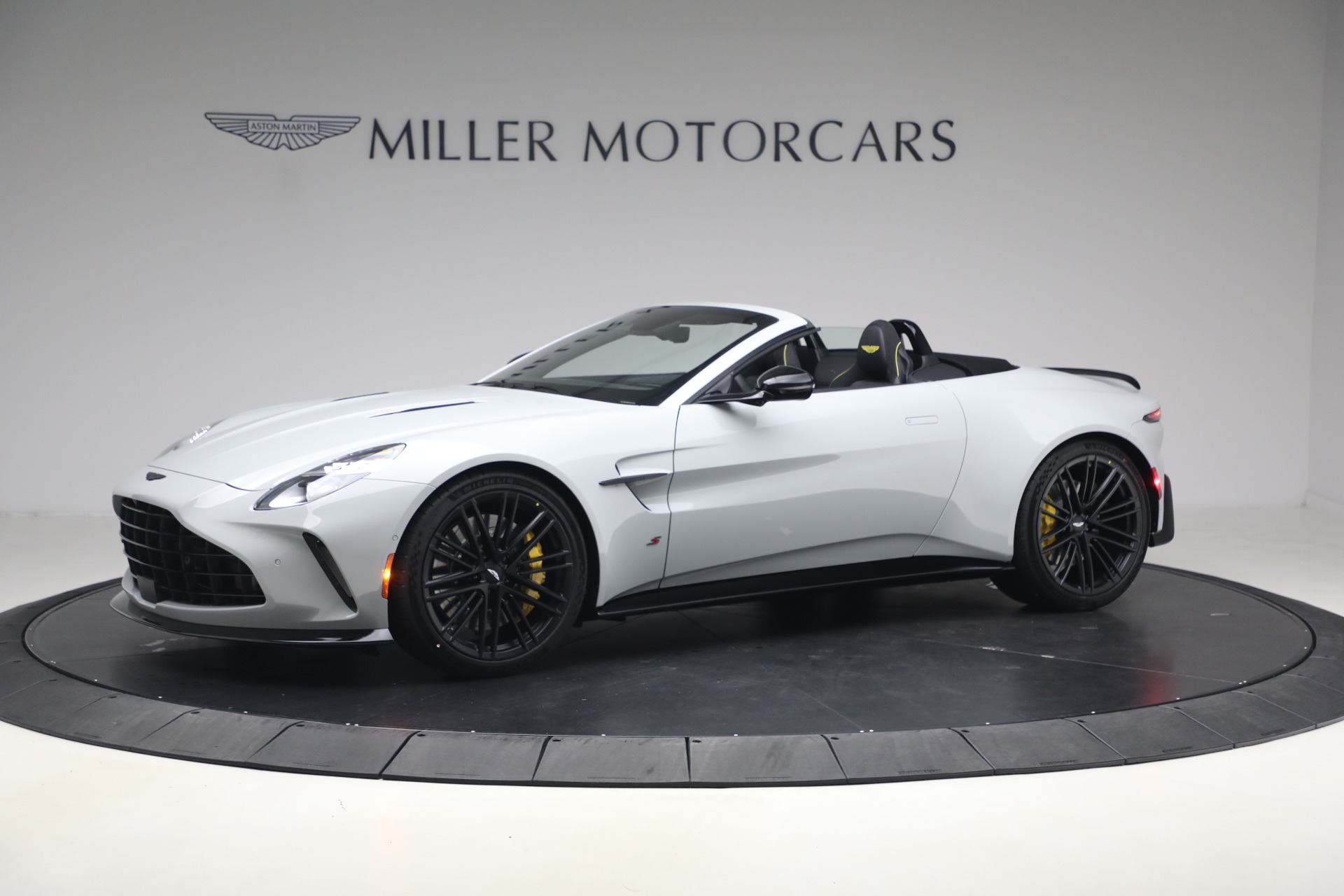 New-2026-Aston-Martin-Vantage-S-Roadster
