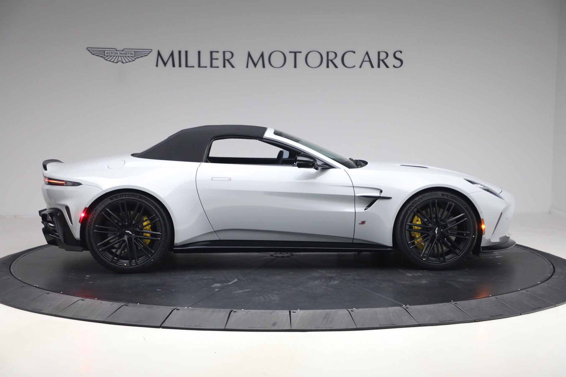 New-2026-Aston-Martin-Vantage-S-Roadster