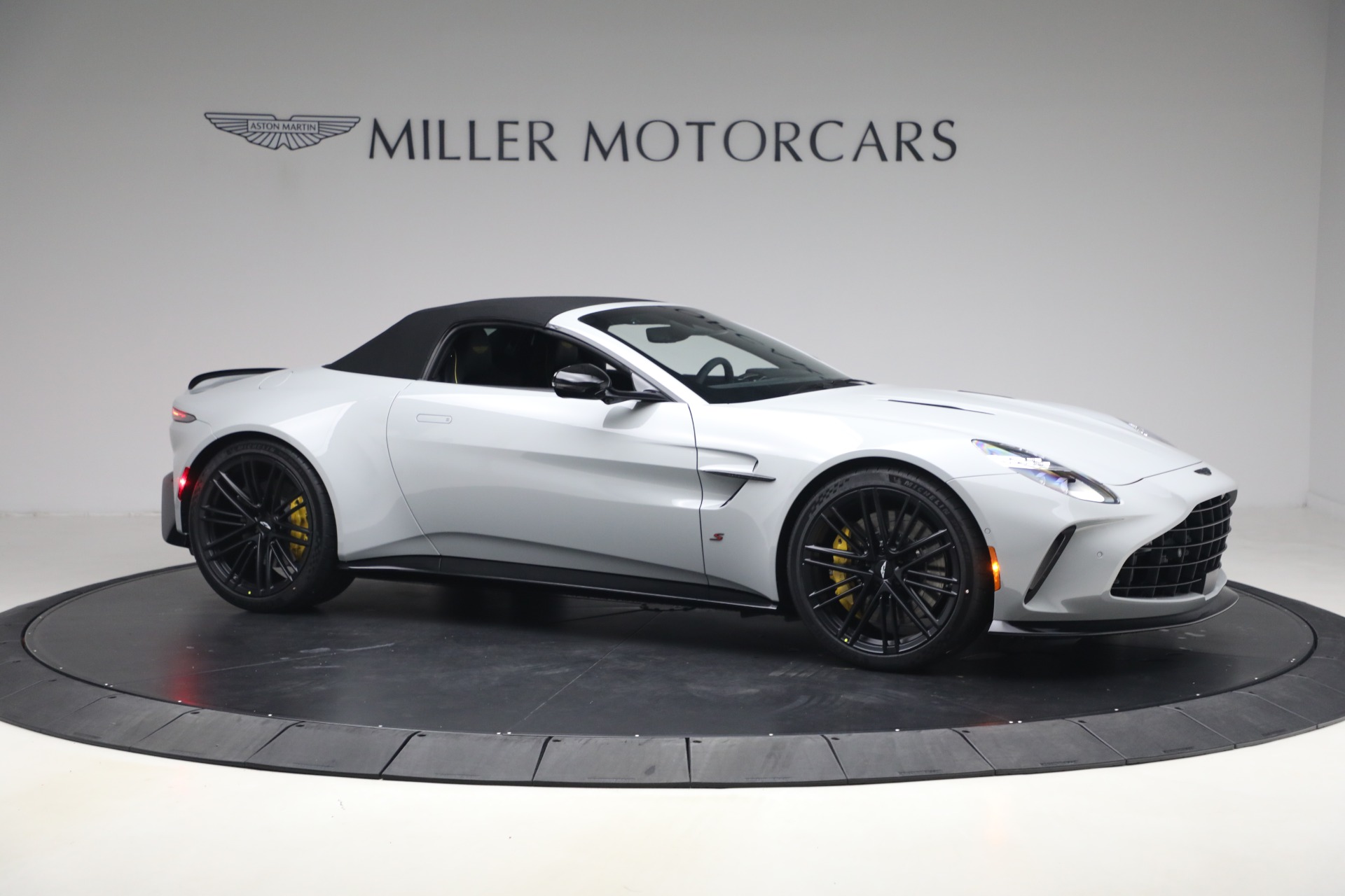 New-2026-Aston-Martin-Vantage-S-Roadster