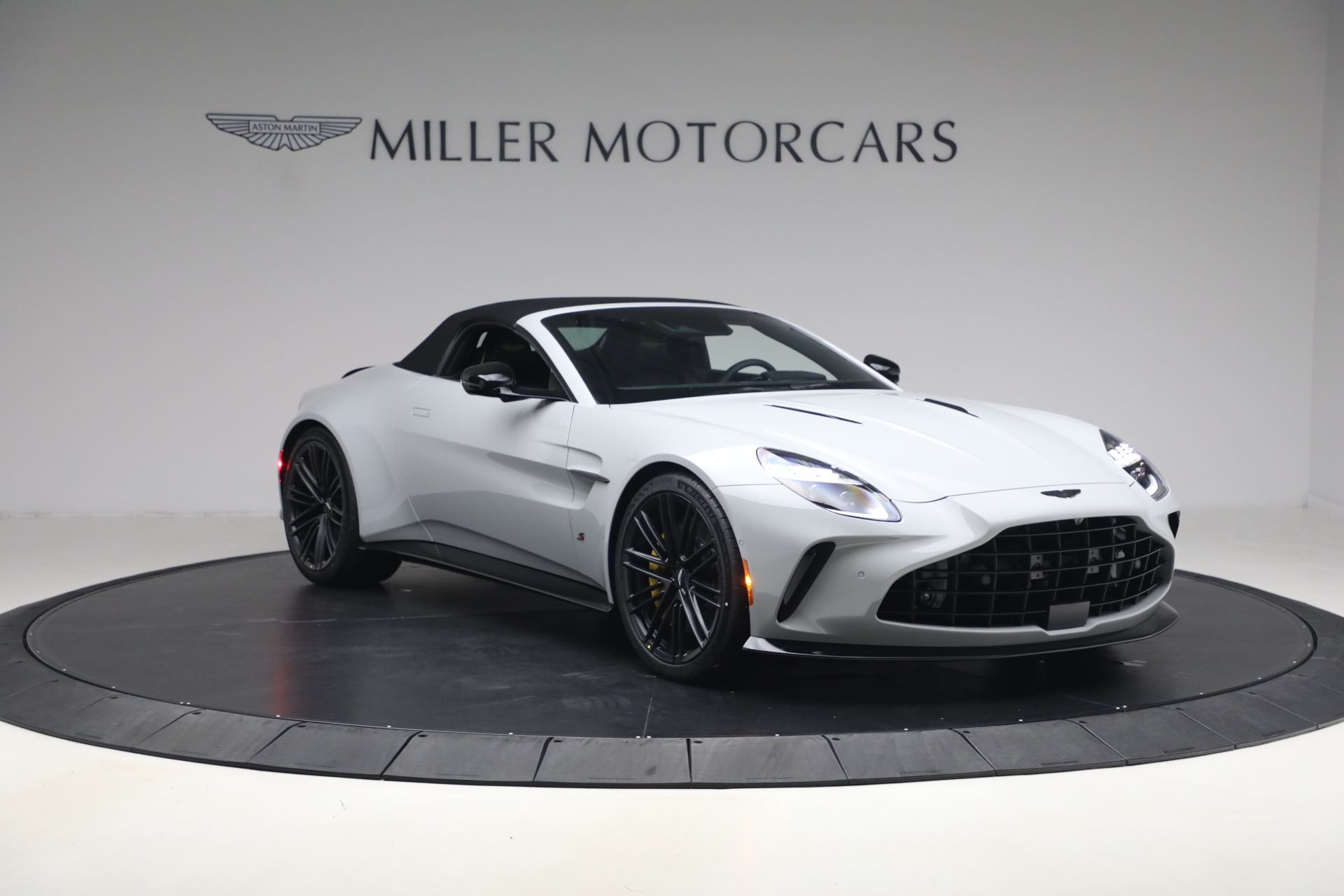 New-2026-Aston-Martin-Vantage-S-Roadster