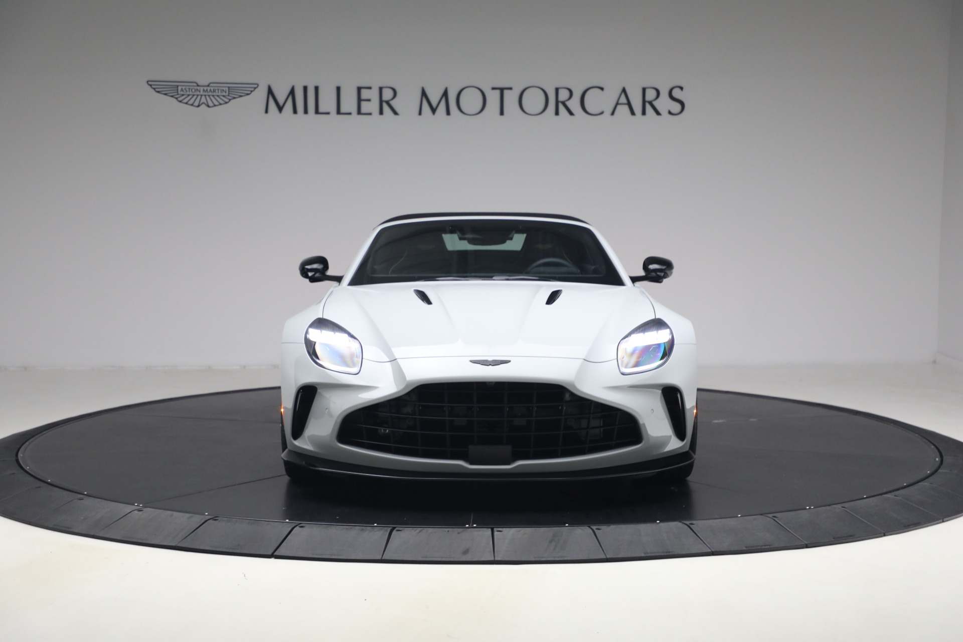 New-2026-Aston-Martin-Vantage-S-Roadster