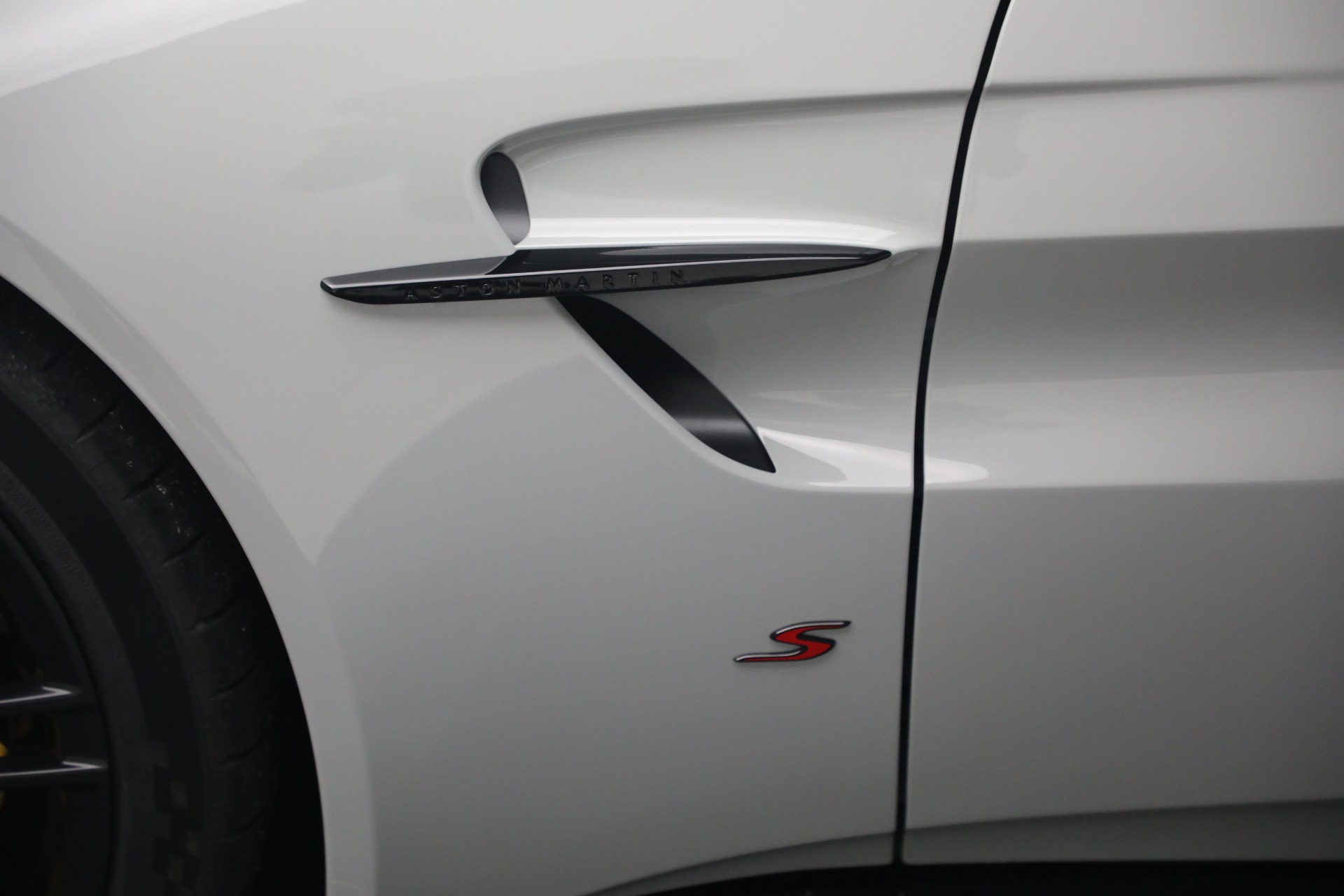 New-2026-Aston-Martin-Vantage-S-Roadster