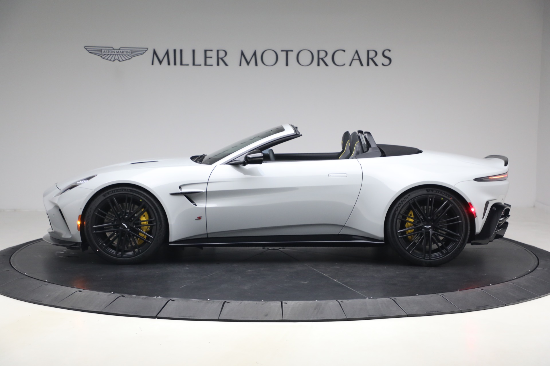 New-2026-Aston-Martin-Vantage-S-Roadster