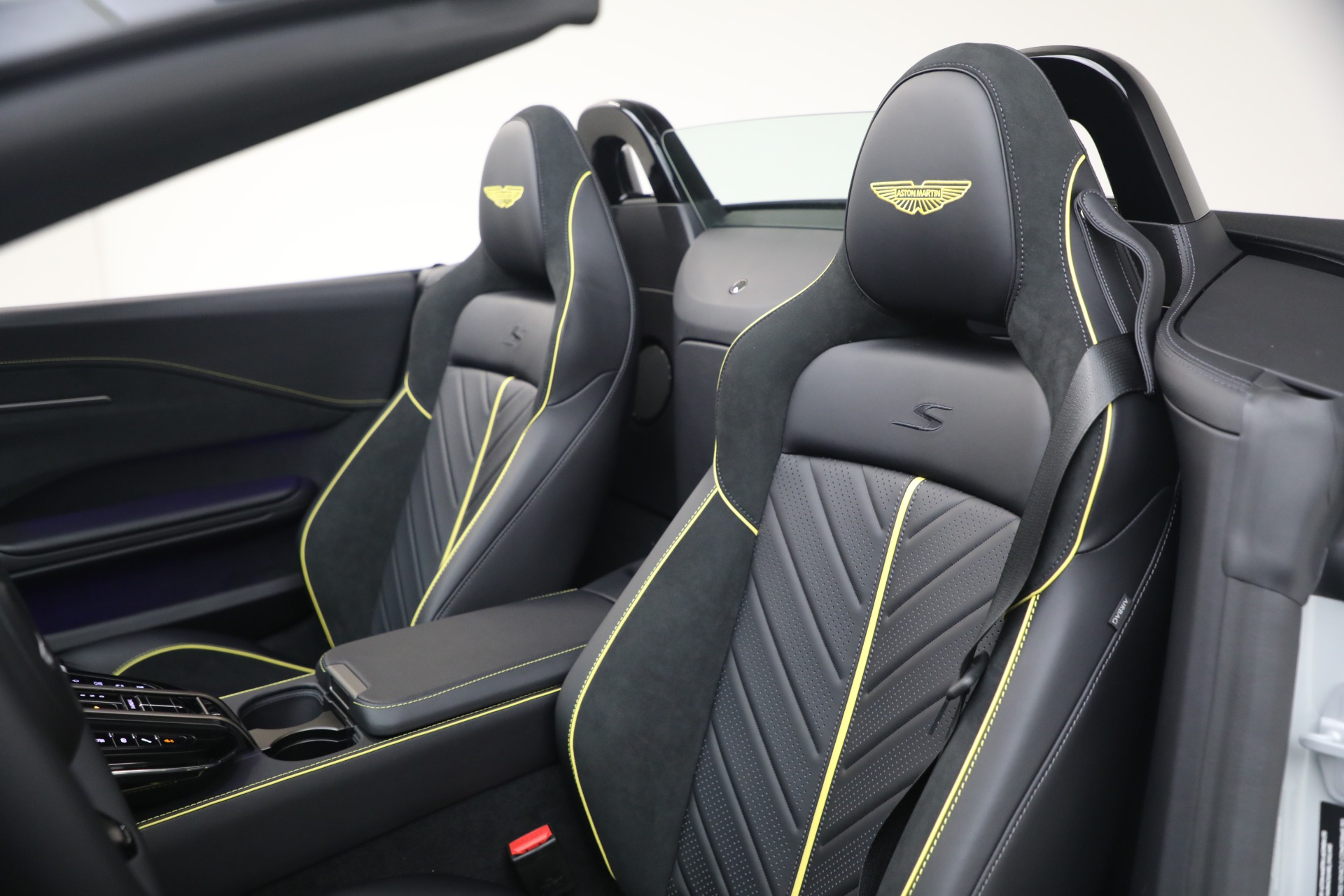 New-2026-Aston-Martin-Vantage-S-Roadster