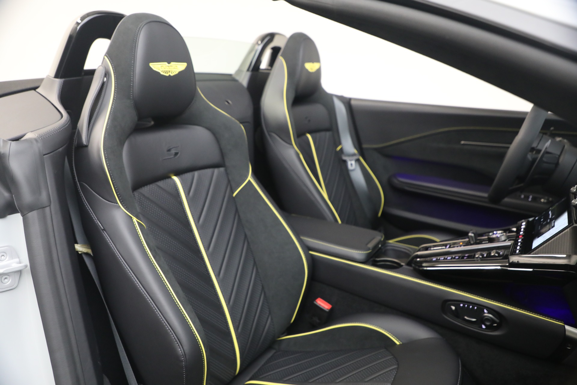 New-2026-Aston-Martin-Vantage-S-Roadster