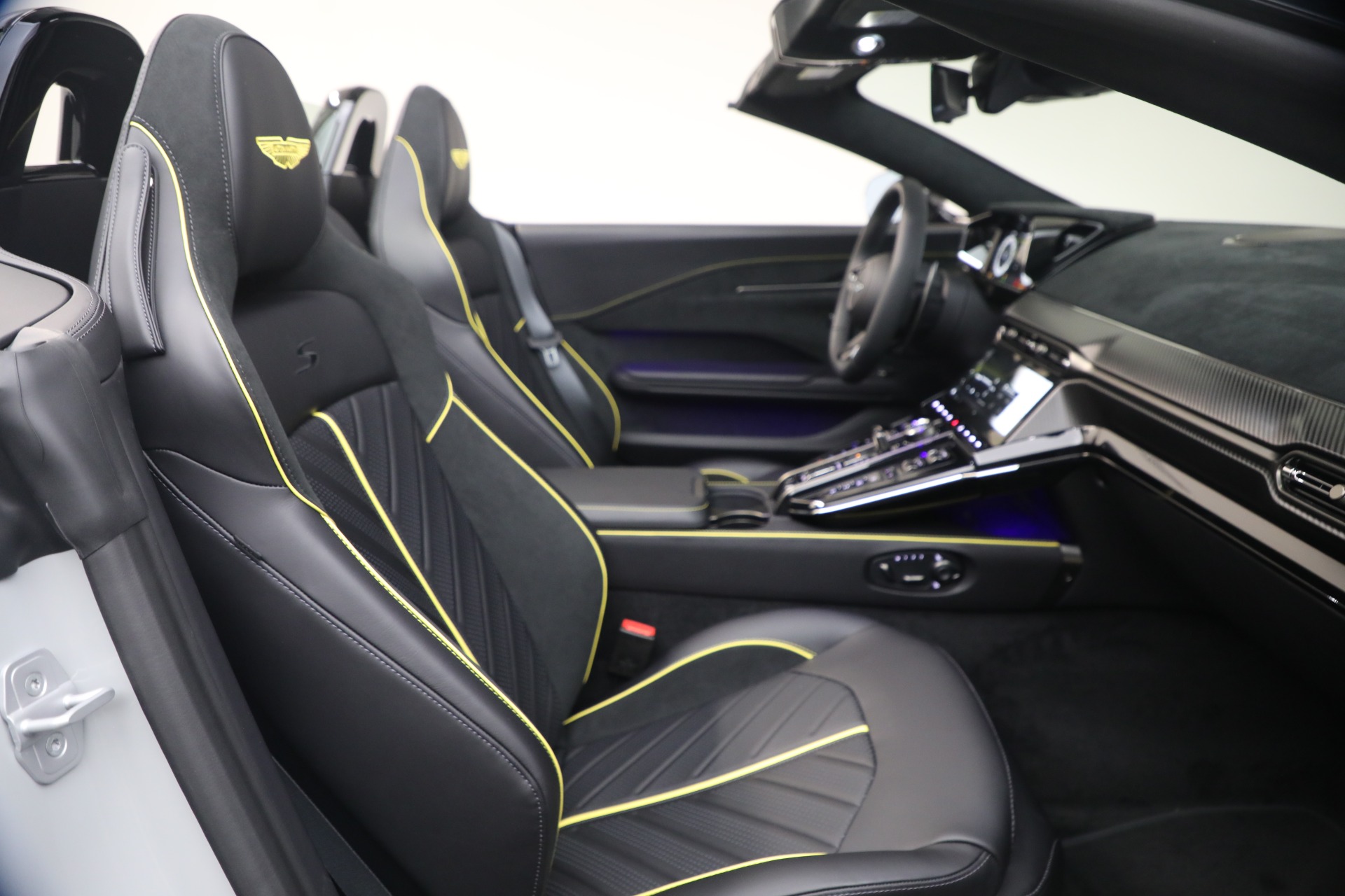 New-2026-Aston-Martin-Vantage-S-Roadster