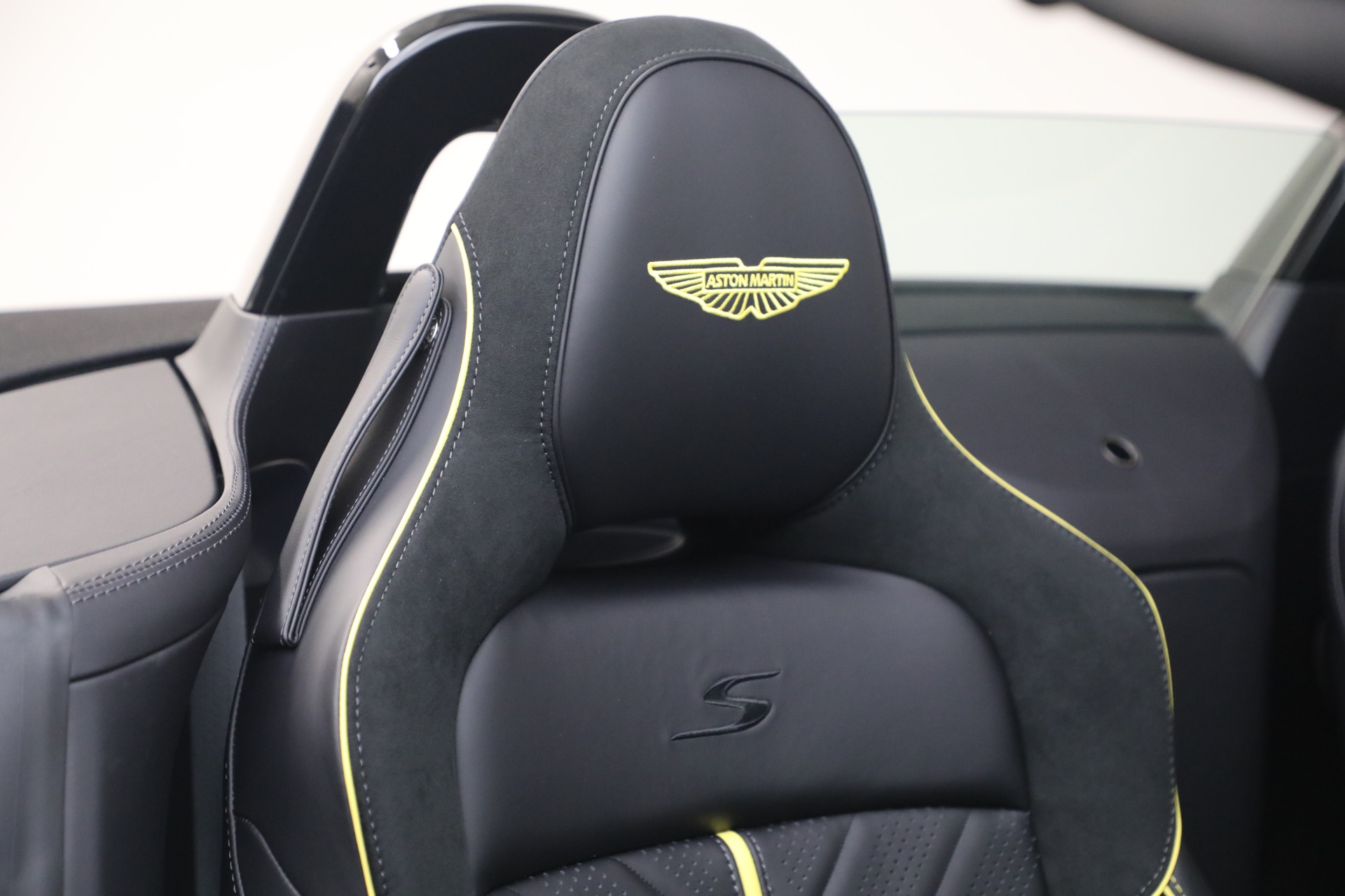 New-2026-Aston-Martin-Vantage-S-Roadster