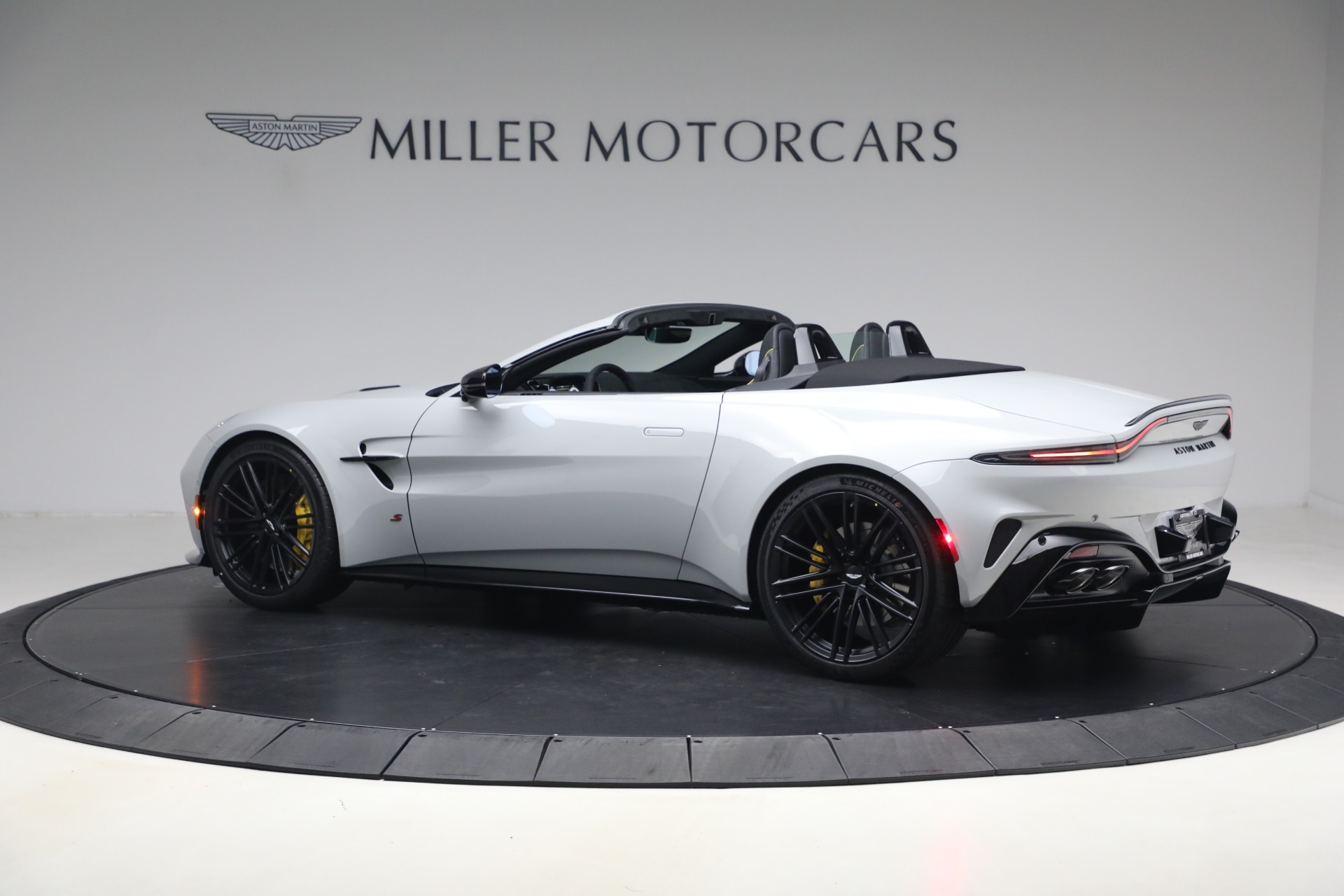 New-2026-Aston-Martin-Vantage-S-Roadster