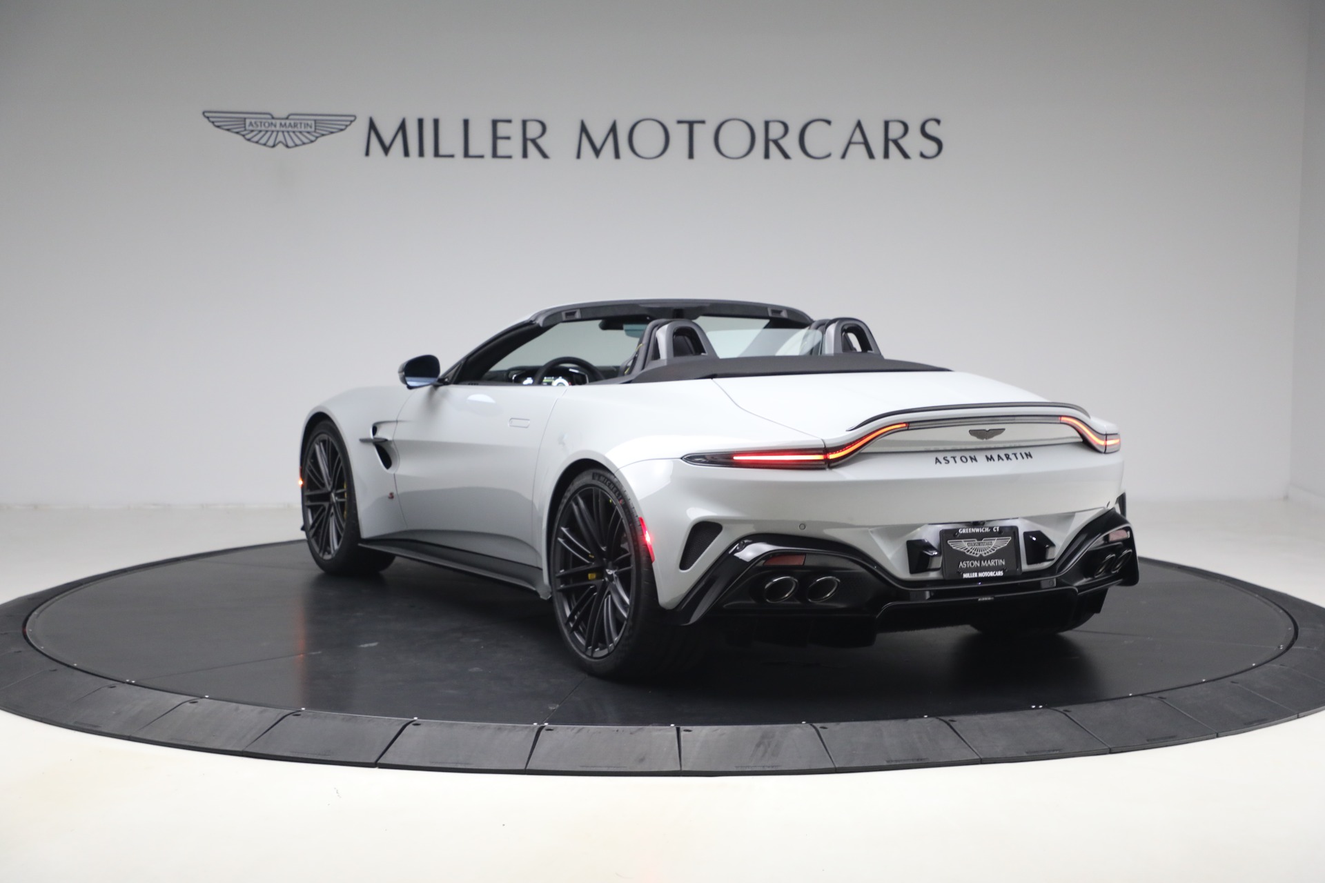 New-2026-Aston-Martin-Vantage-S-Roadster