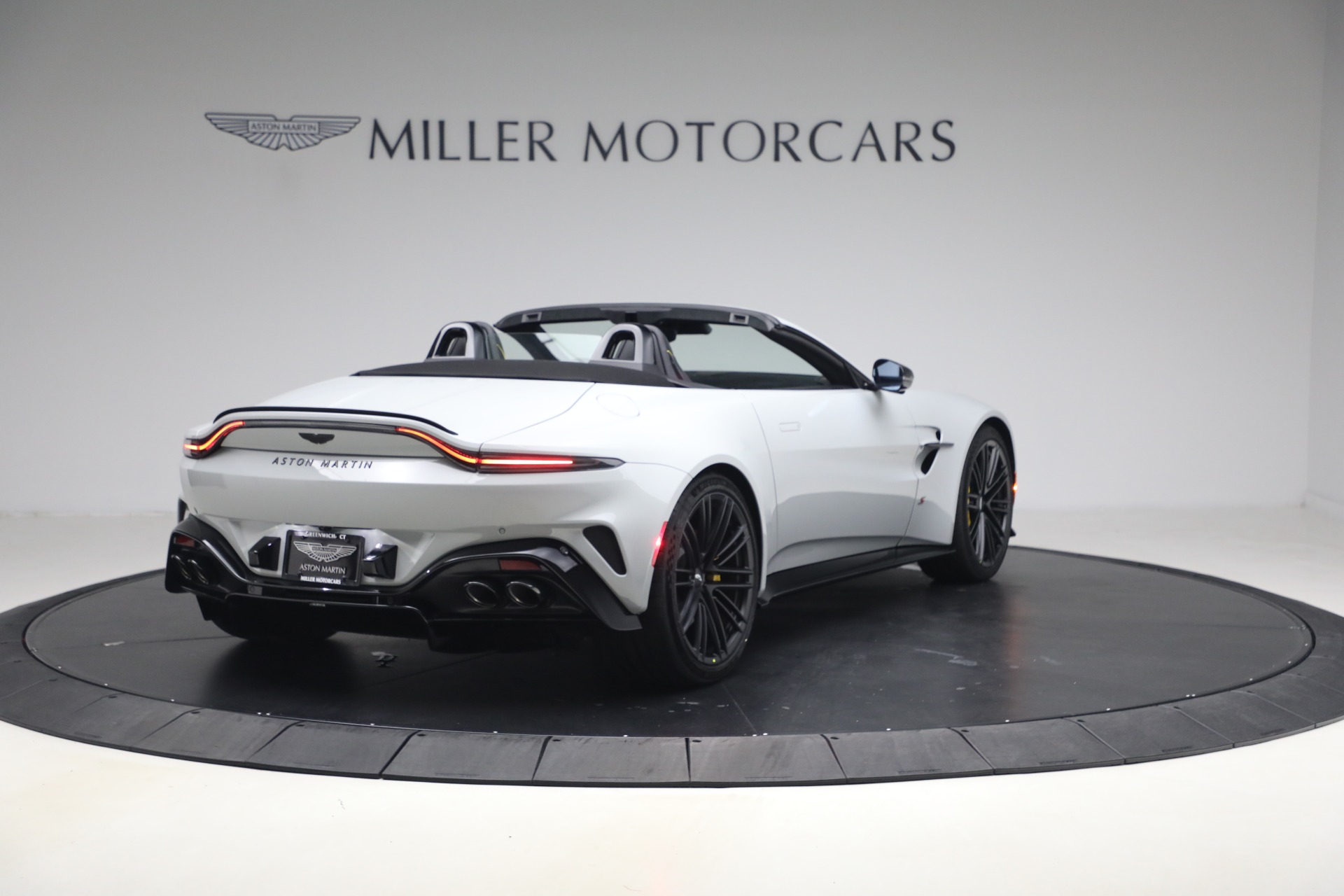 New-2026-Aston-Martin-Vantage-S-Roadster