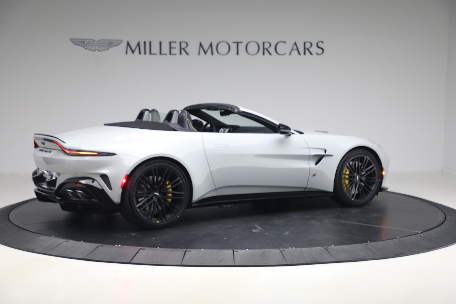 New-2026-Aston-Martin-Vantage-S-Roadster