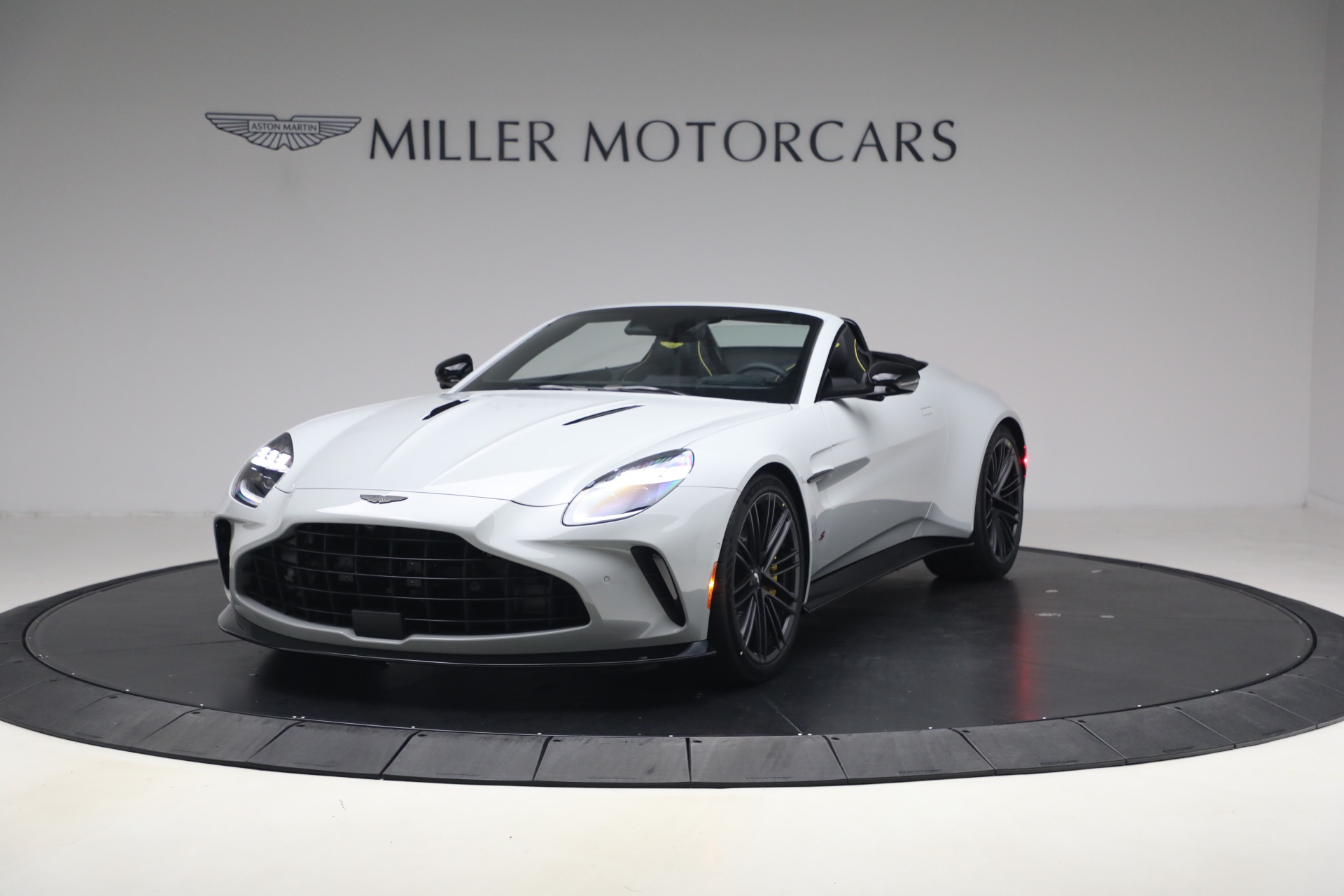 New-2026-Aston-Martin-Vantage-S-Roadster