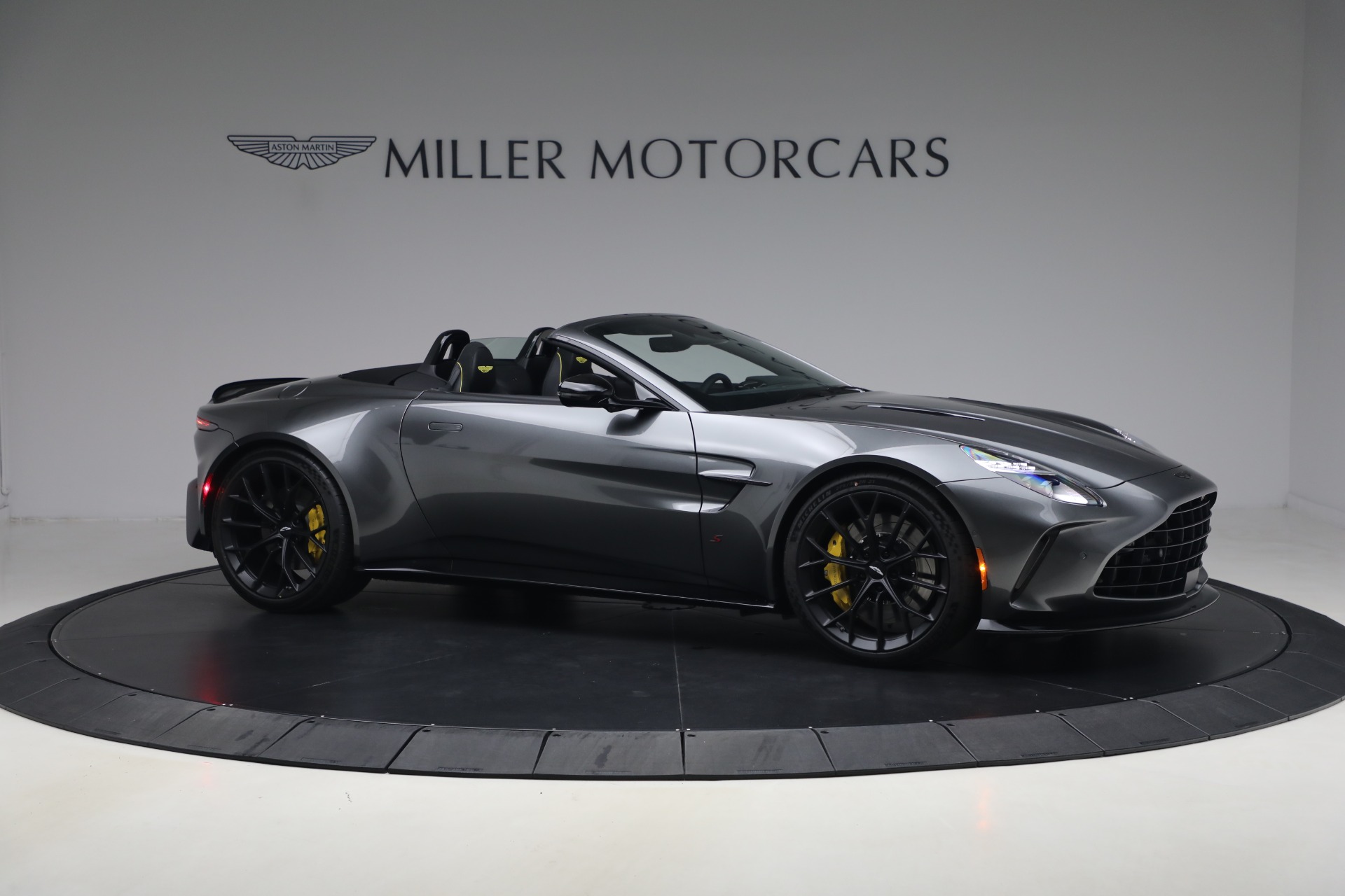 New-2026-Aston-Martin-Vantage-S-Roadster
