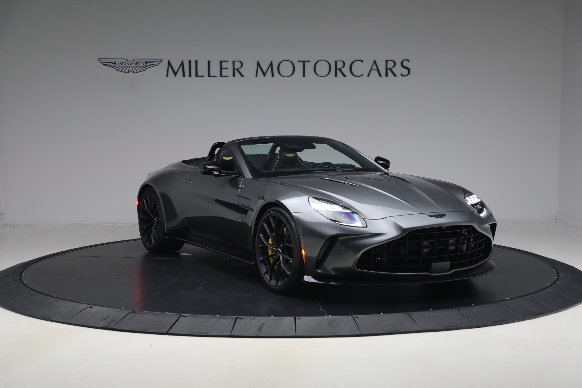 New-2026-Aston-Martin-Vantage-S-Roadster
