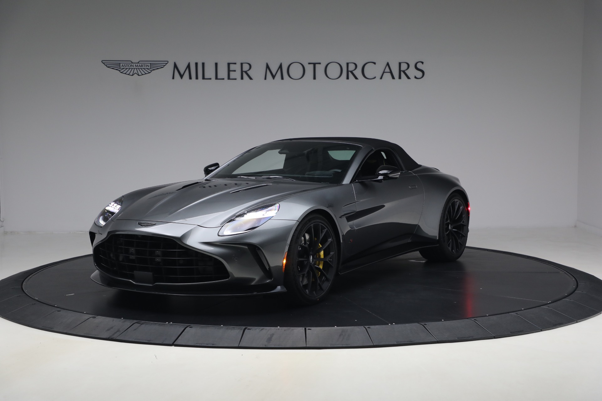 New-2026-Aston-Martin-Vantage-S-Roadster