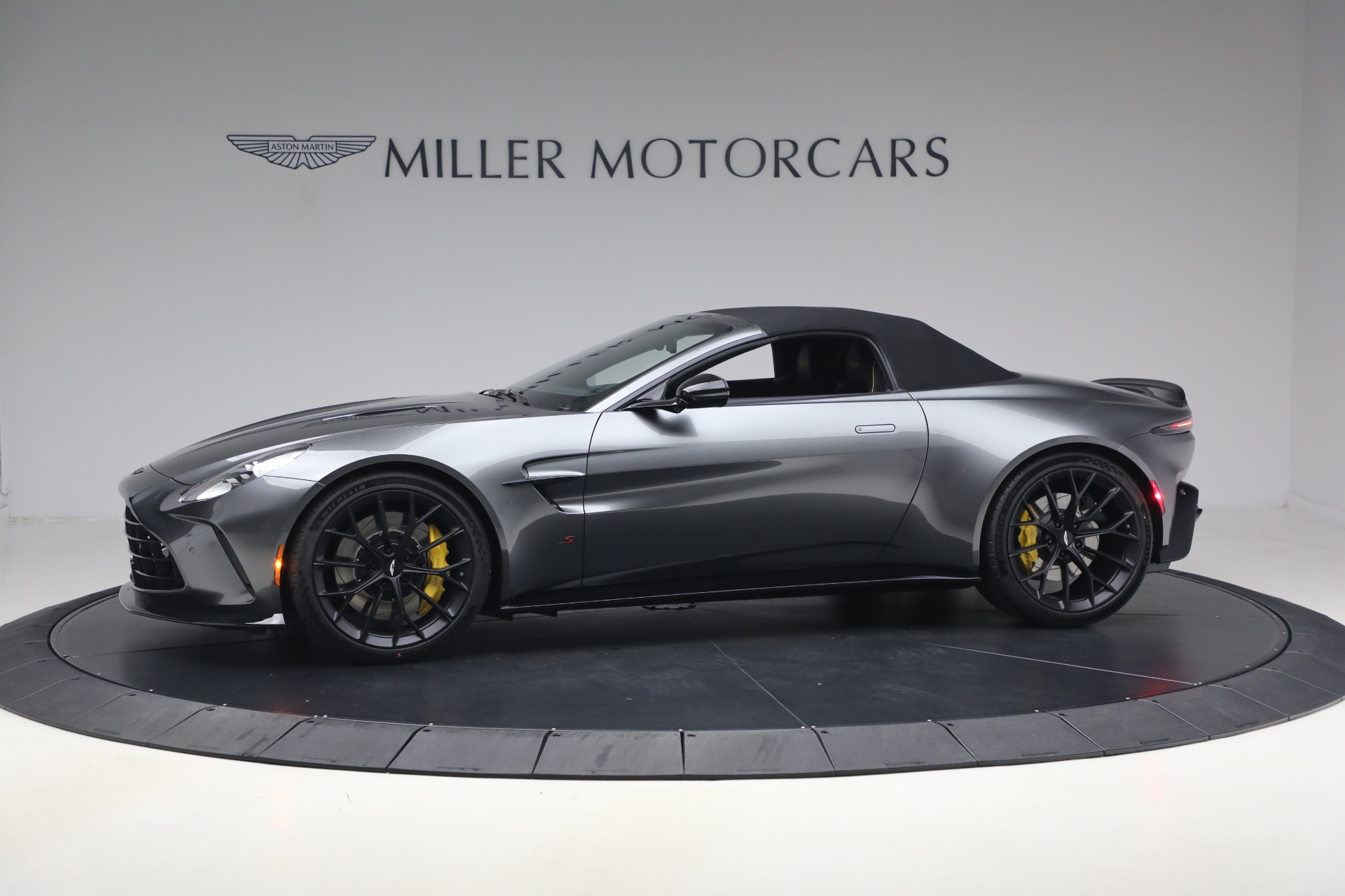 New-2026-Aston-Martin-Vantage-S-Roadster