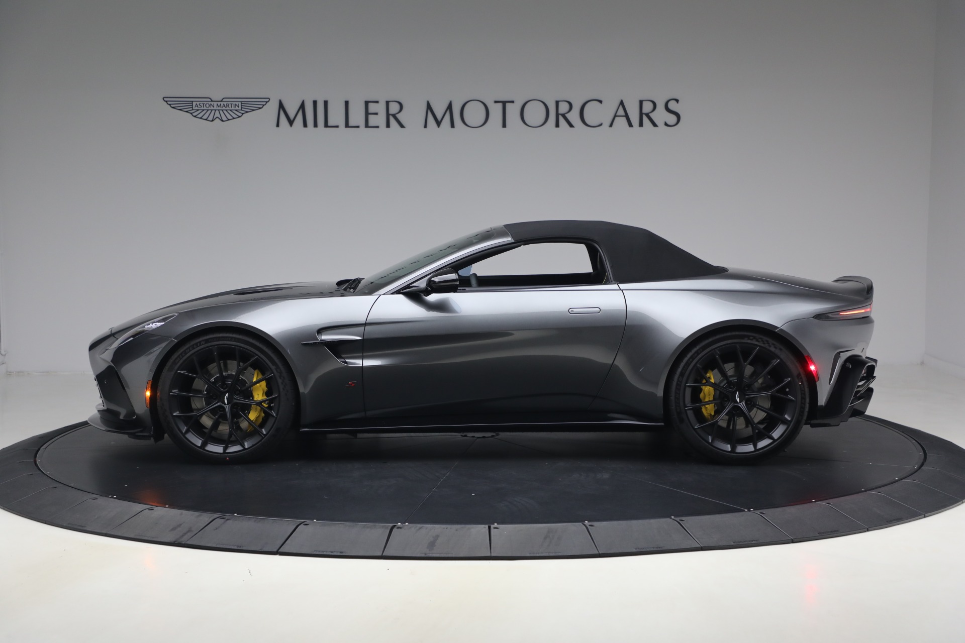New-2026-Aston-Martin-Vantage-S-Roadster