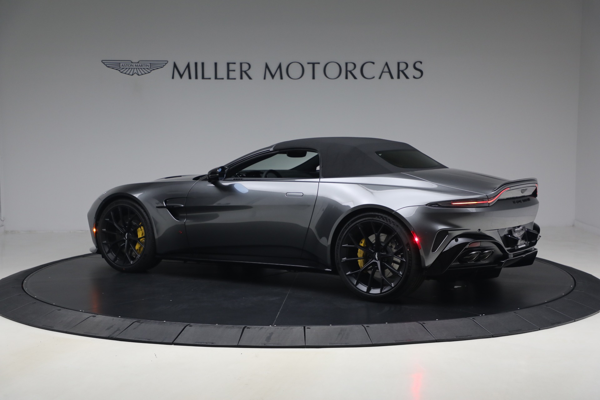 New-2026-Aston-Martin-Vantage-S-Roadster
