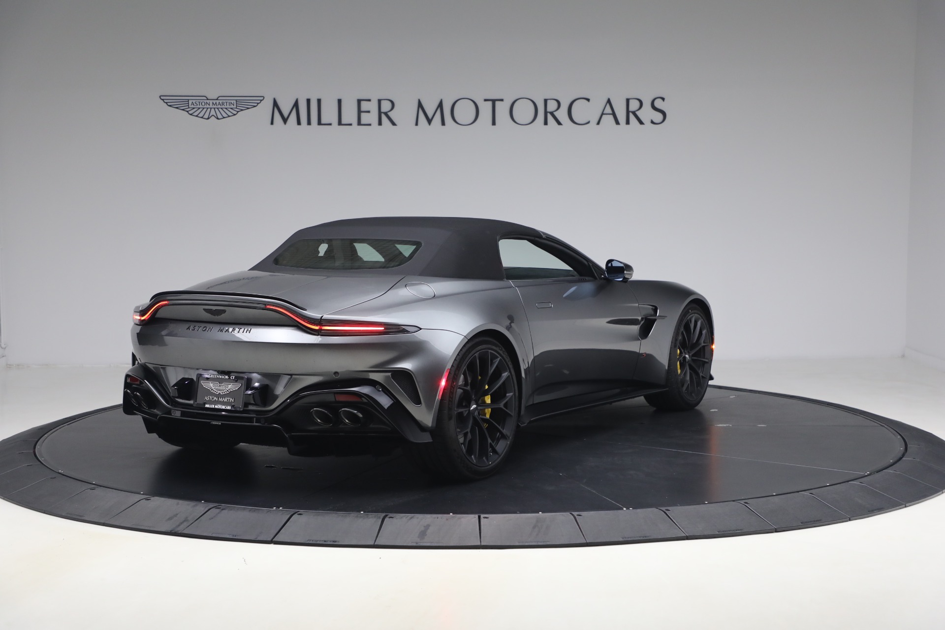 New-2026-Aston-Martin-Vantage-S-Roadster